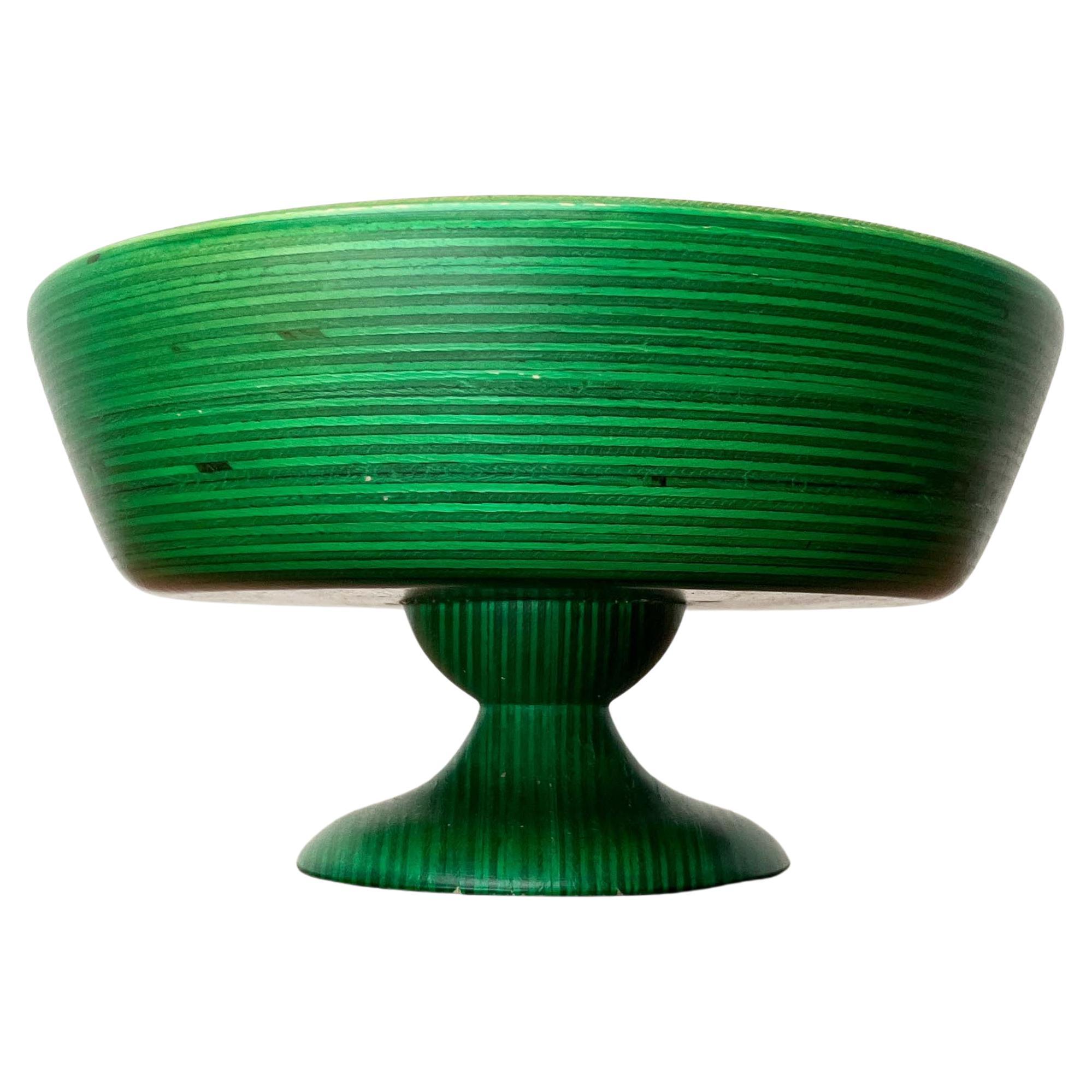 Ciotola con piede verde di metà secolo in legno di Paavo Asikainen Finlandia 1960s