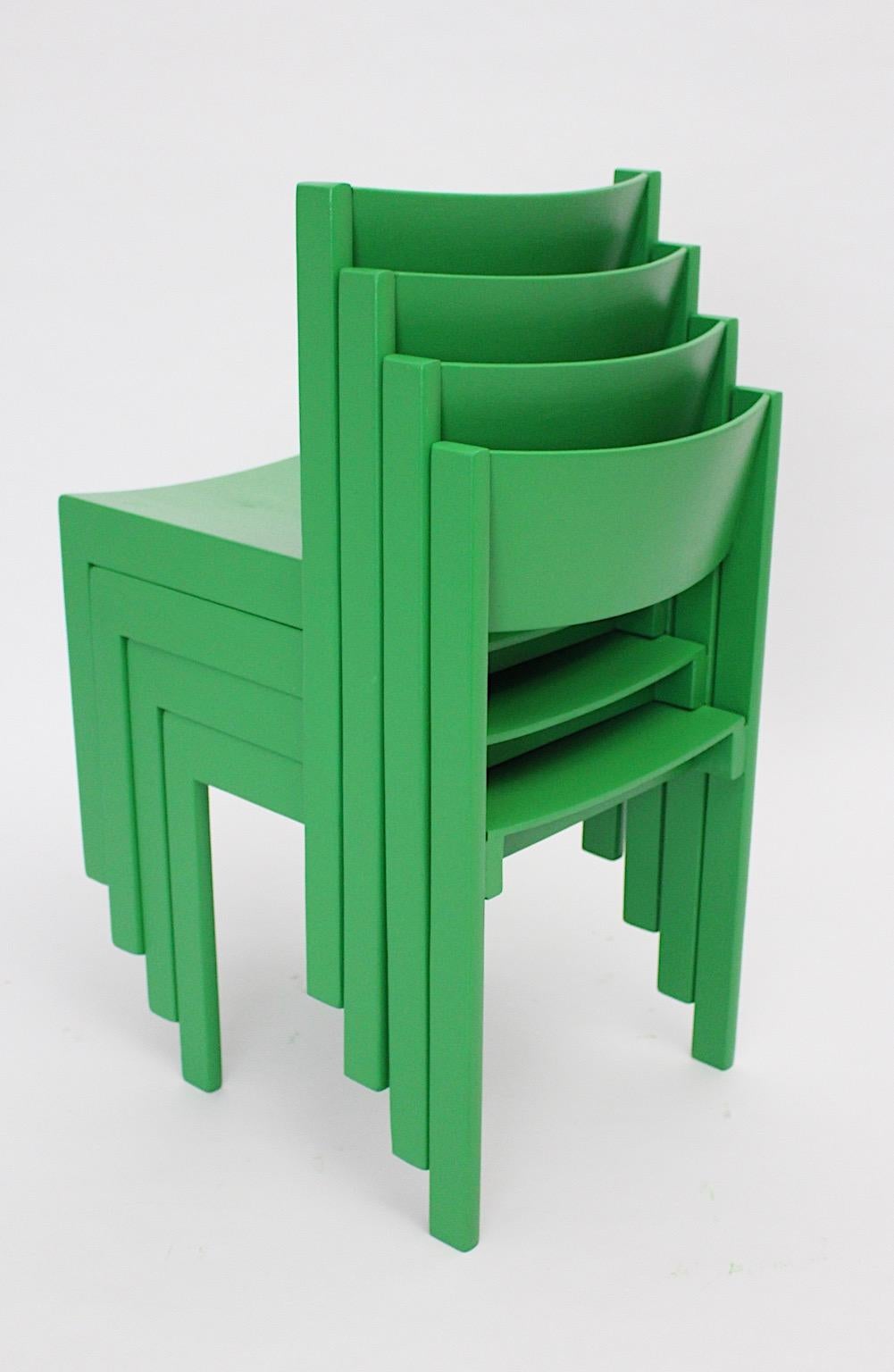 Mid Century Modern Grüne vier Esszimmerstühle oder Stühle 1950er Jahre Österreich (Moderne der Mitte des Jahrhunderts) im Angebot