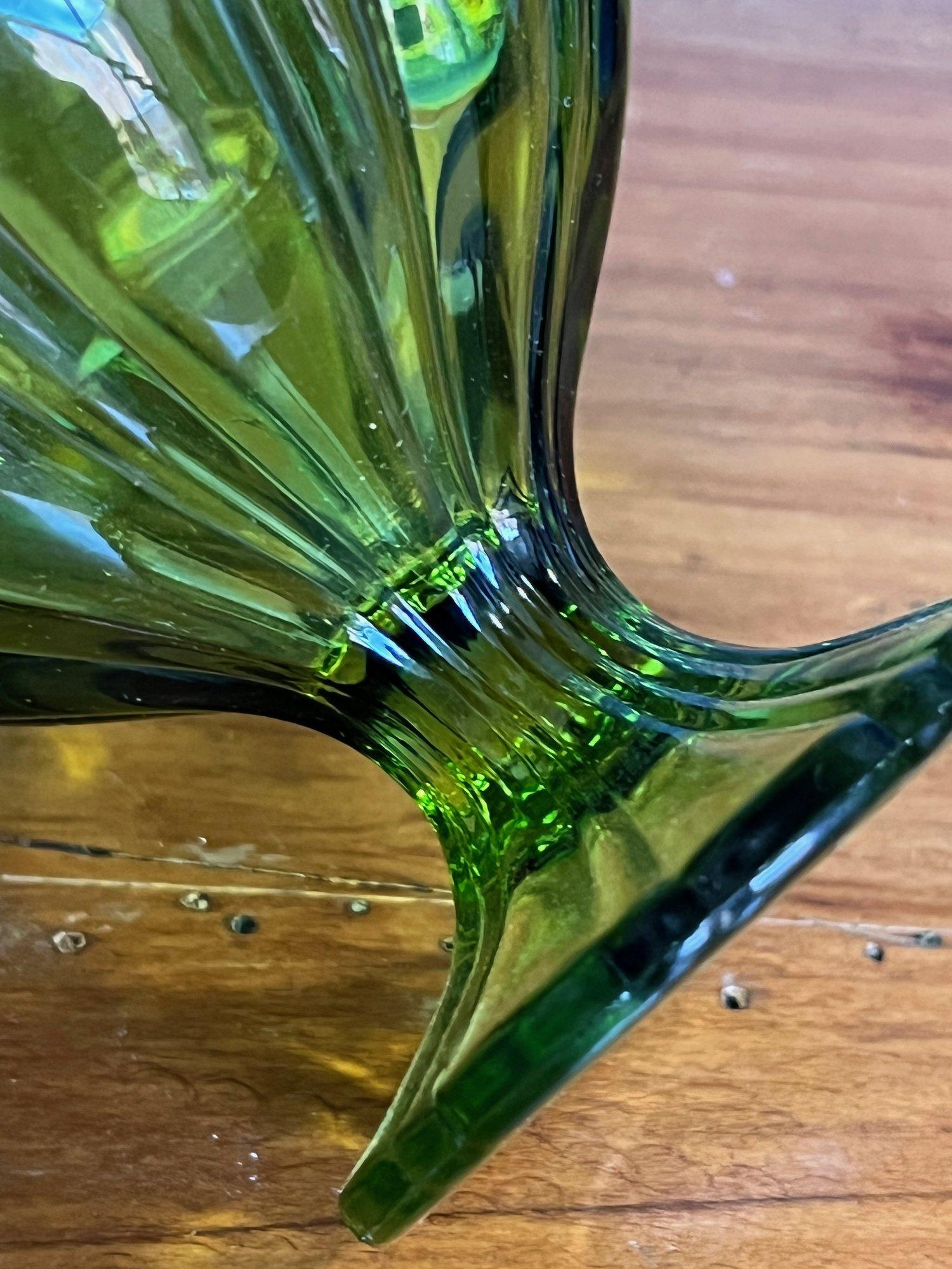 Mid-Century Modern Green Glass Coupe by Viking For Sale 4