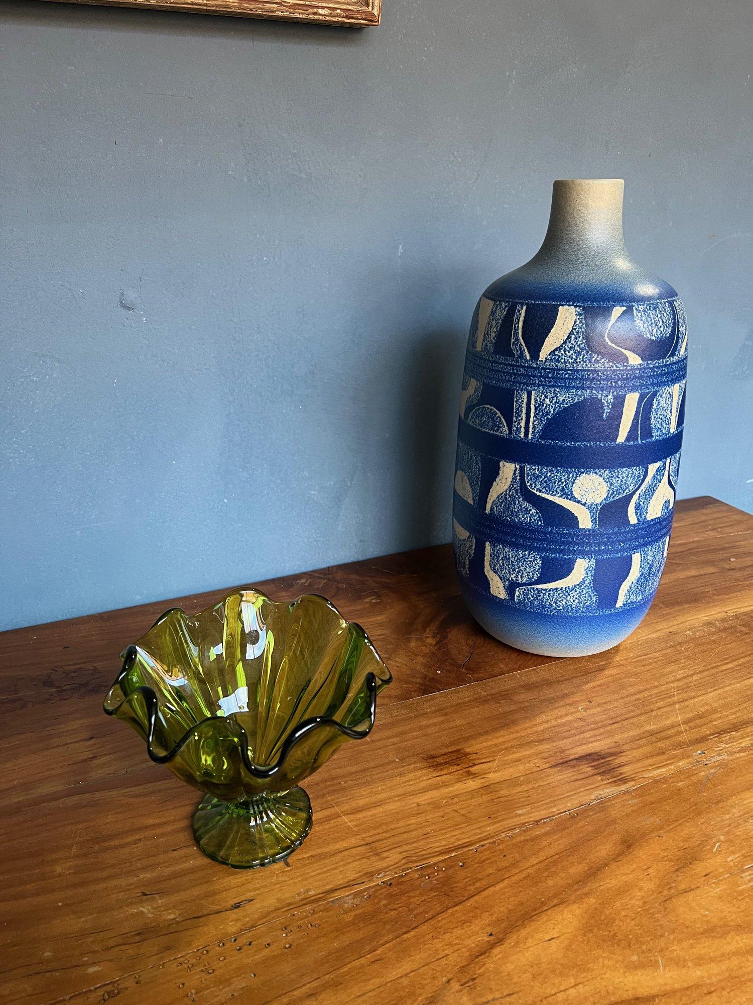 American Mid-Century Modern Green Glass Coupe by Viking For Sale