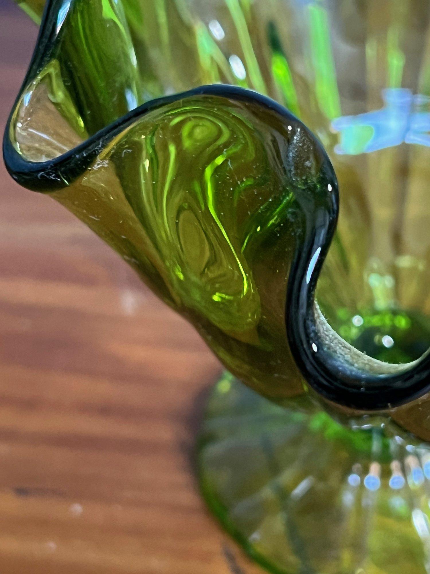 Mid-Century Modern Green Glass Coupe by Viking For Sale 1