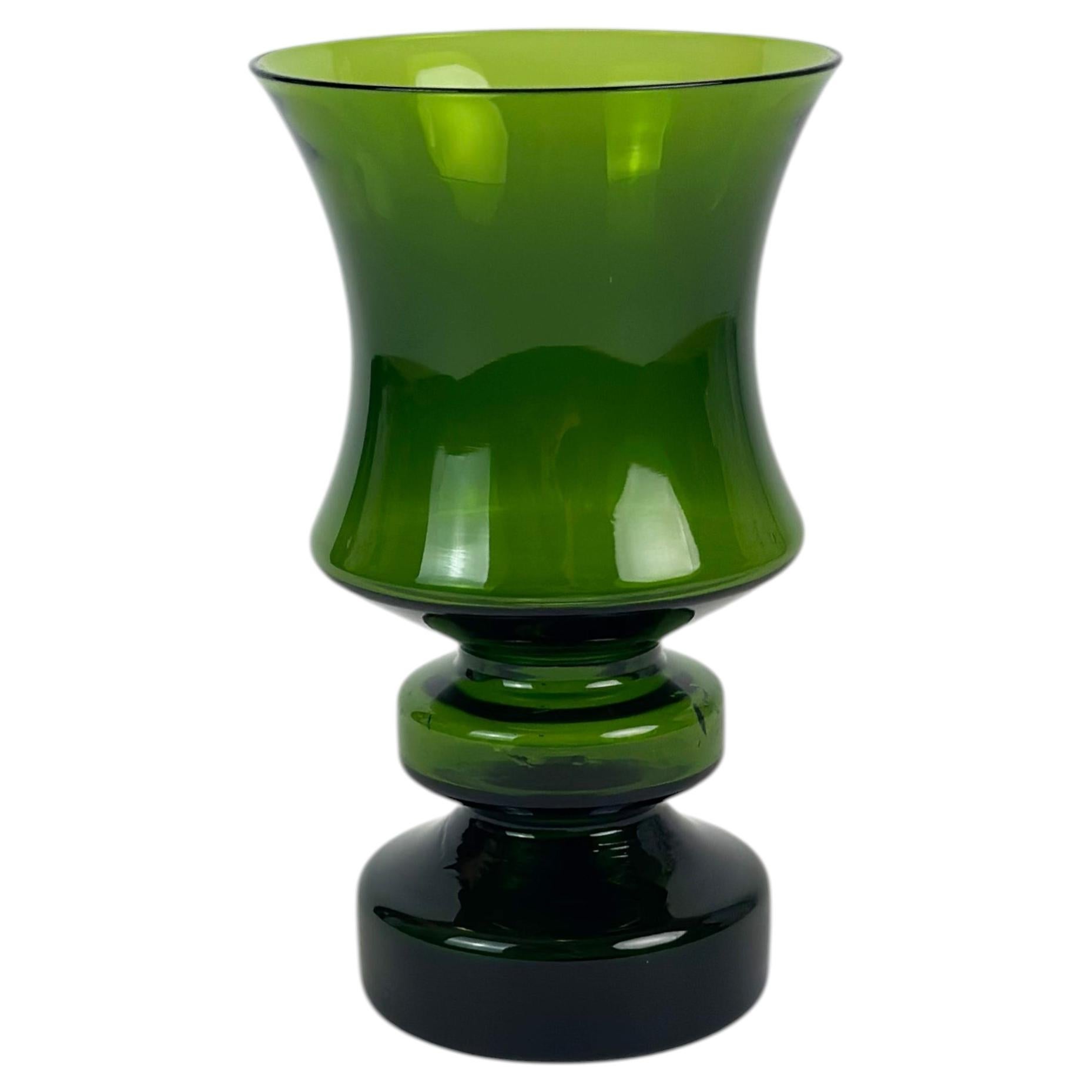 Vaso in vetro verde di metà secolo moderno di Tamara Aladin, Finlandia, anni '60