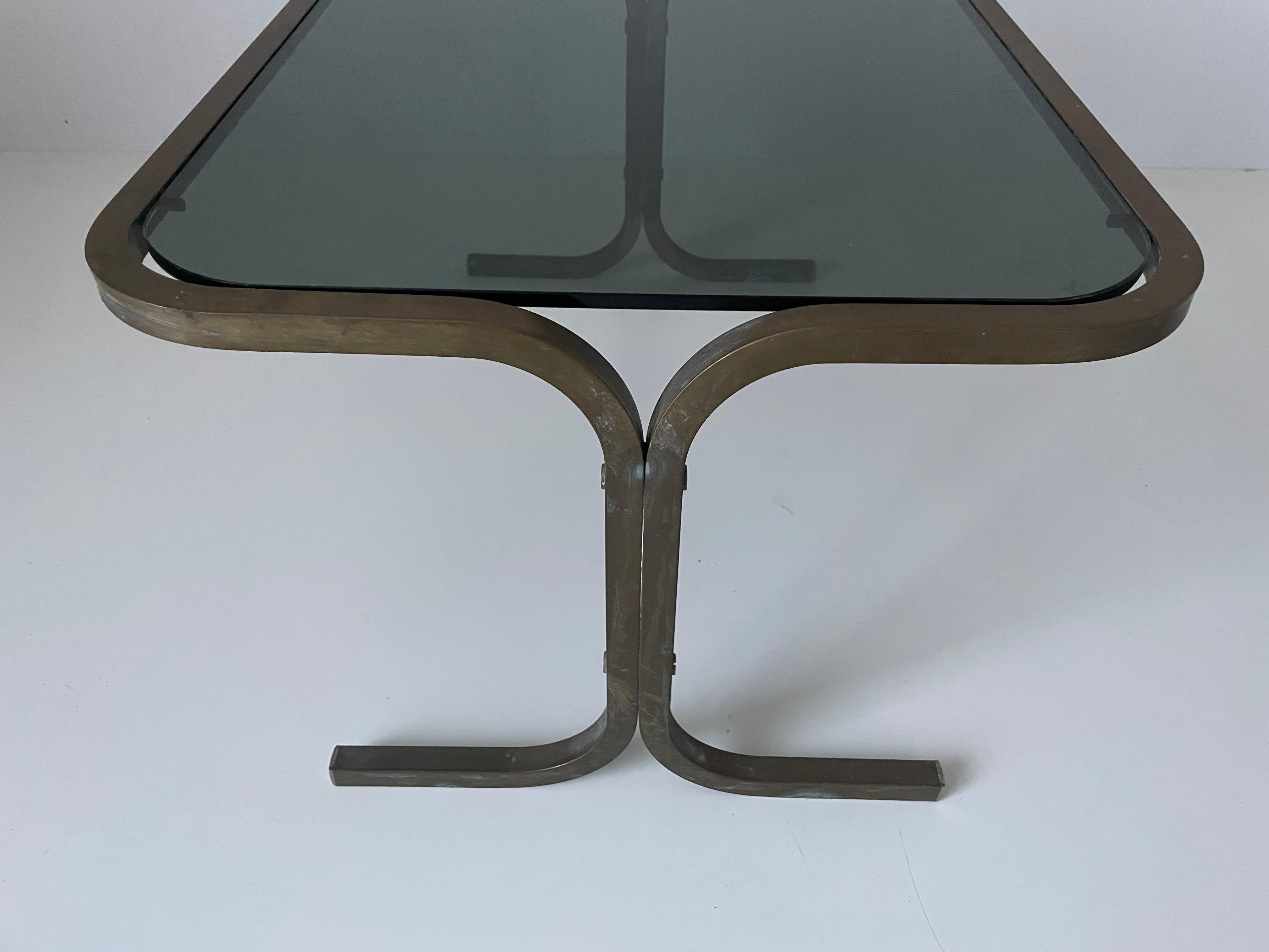 Paire de tables d'appoint en laiton et plateau de verre vert, The Moderns Modernity, années 1950, Italie en vente 8