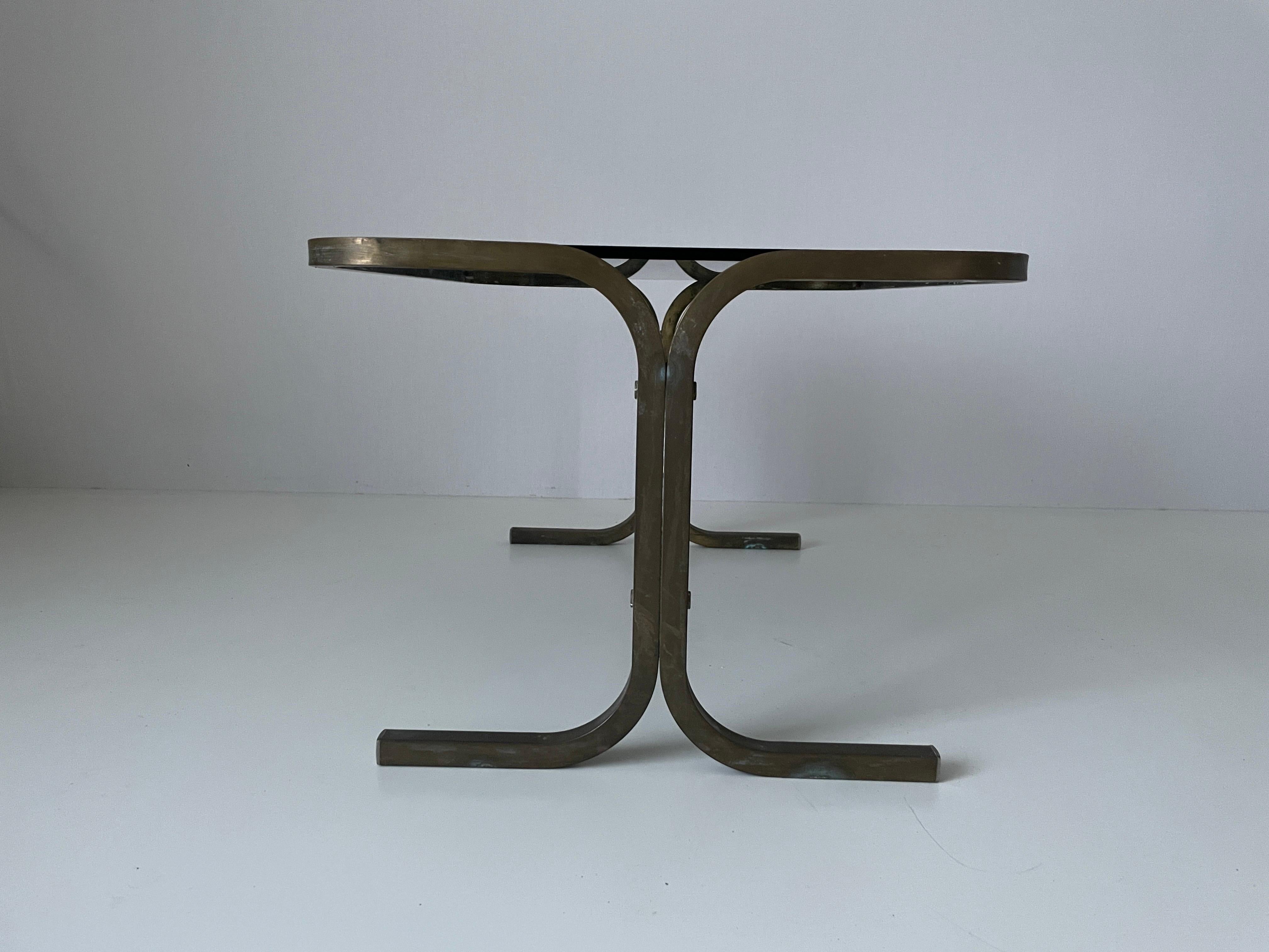 Paire de tables d'appoint en laiton et plateau de verre vert, The Moderns Modernity, années 1950, Italie en vente 9