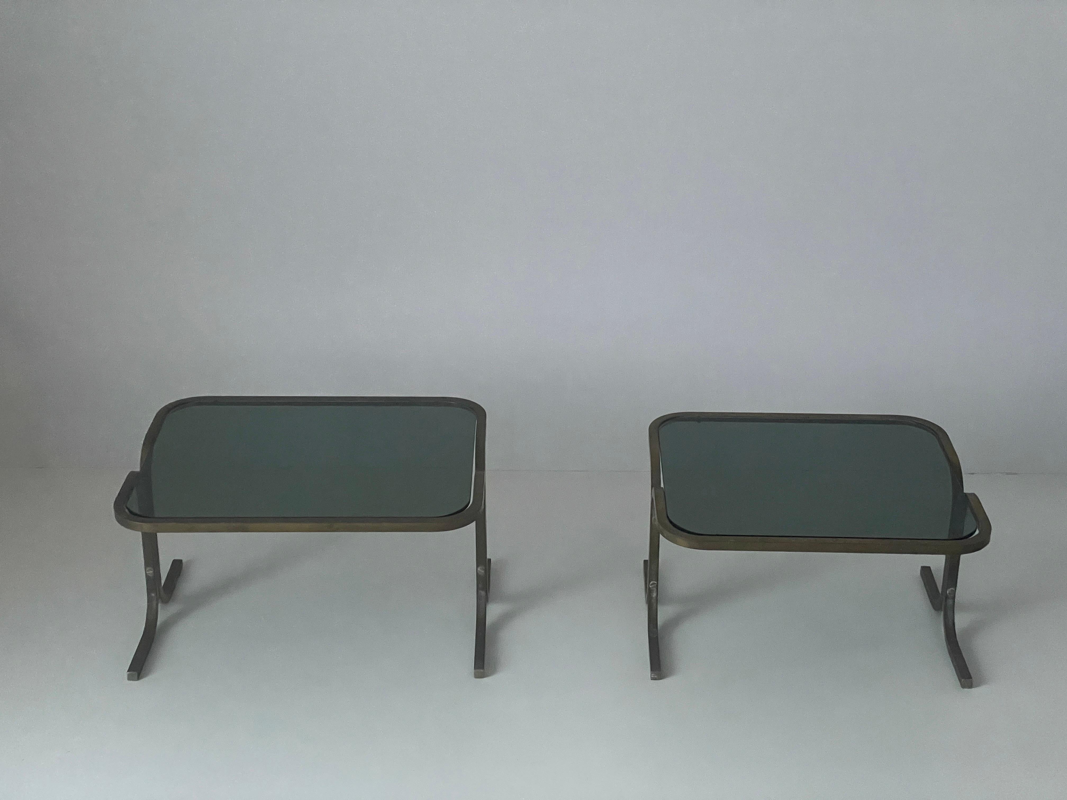 Paire de tables d'appoint en laiton et plateau de verre vert, The Moderns Modernity, années 1950, Italie en vente 11