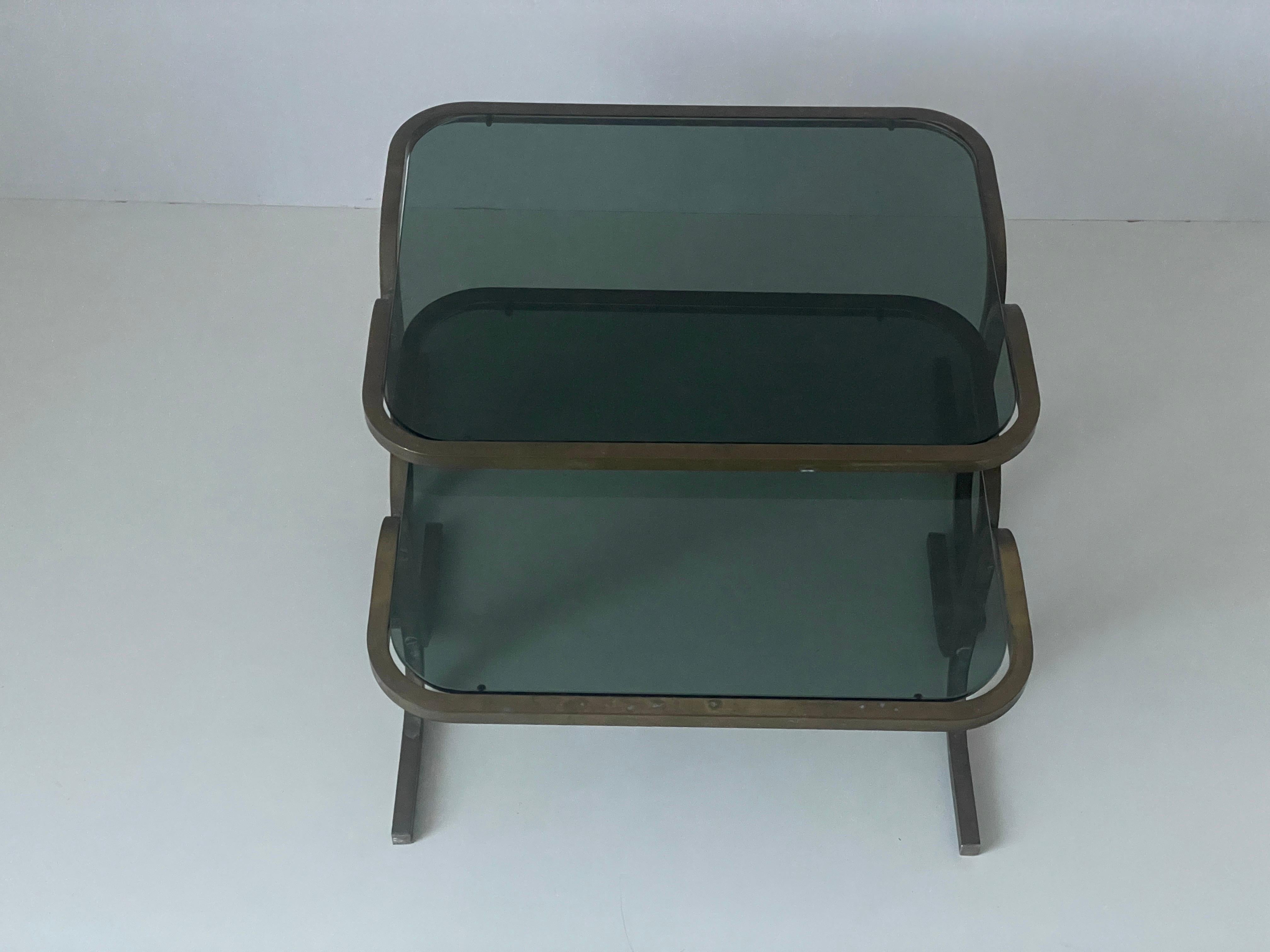 Paire de tables d'appoint en laiton et plateau de verre vert, The Moderns Modernity, années 1950, Italie en vente 1