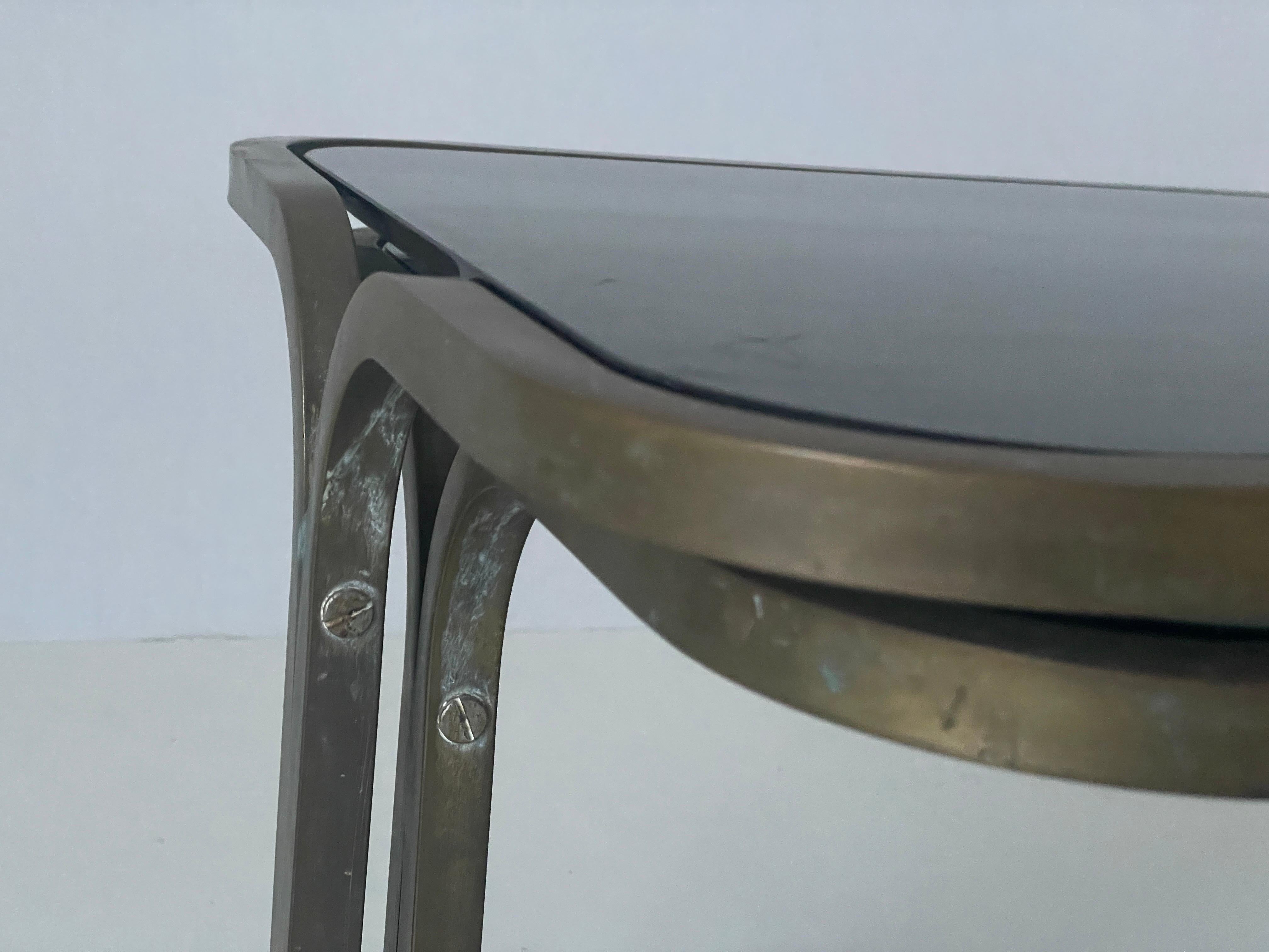 Paire de tables d'appoint en laiton et plateau de verre vert, The Moderns Modernity, années 1950, Italie en vente 3