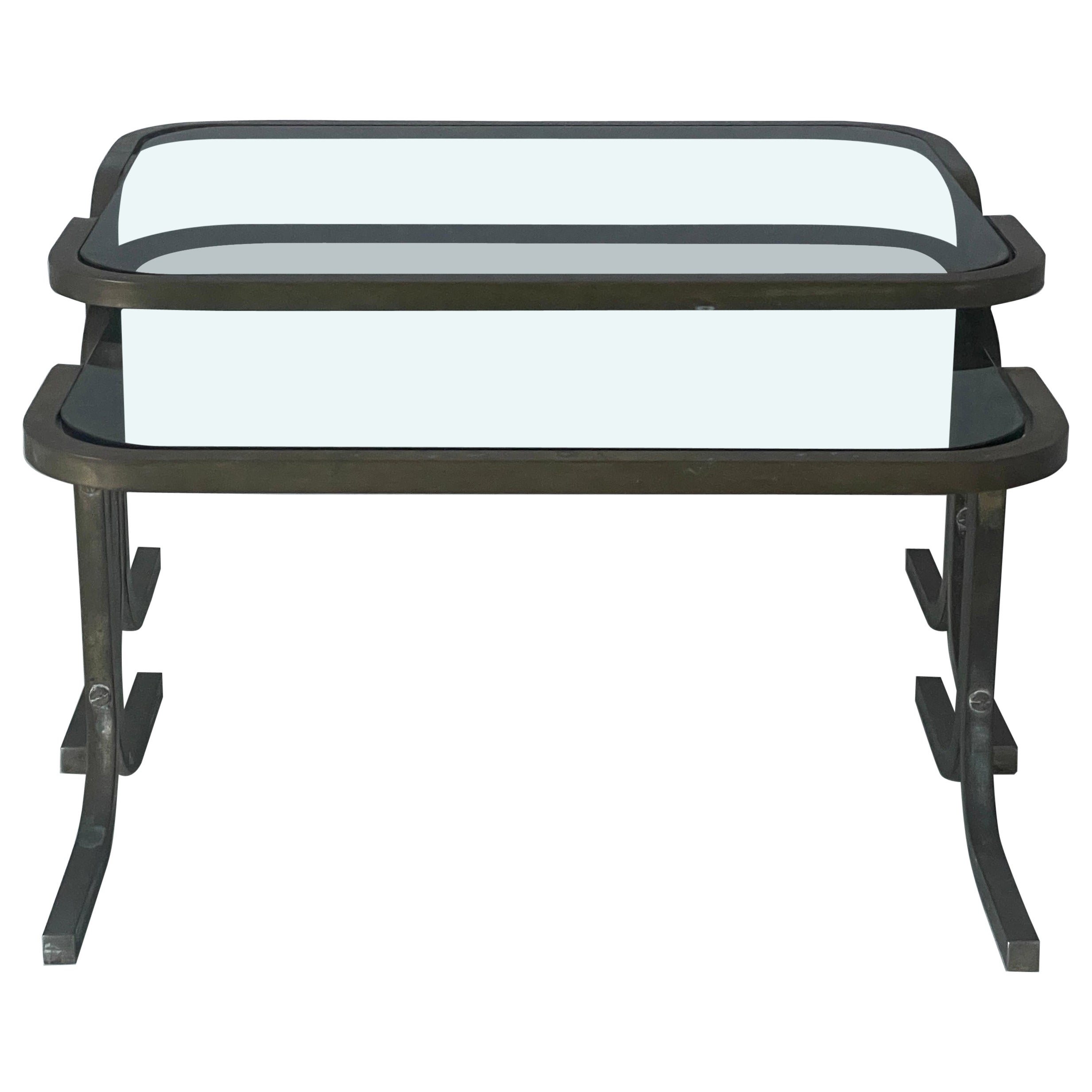 Paire de tables d'appoint en laiton et plateau de verre vert, The Moderns Modernity, années 1950, Italie en vente
