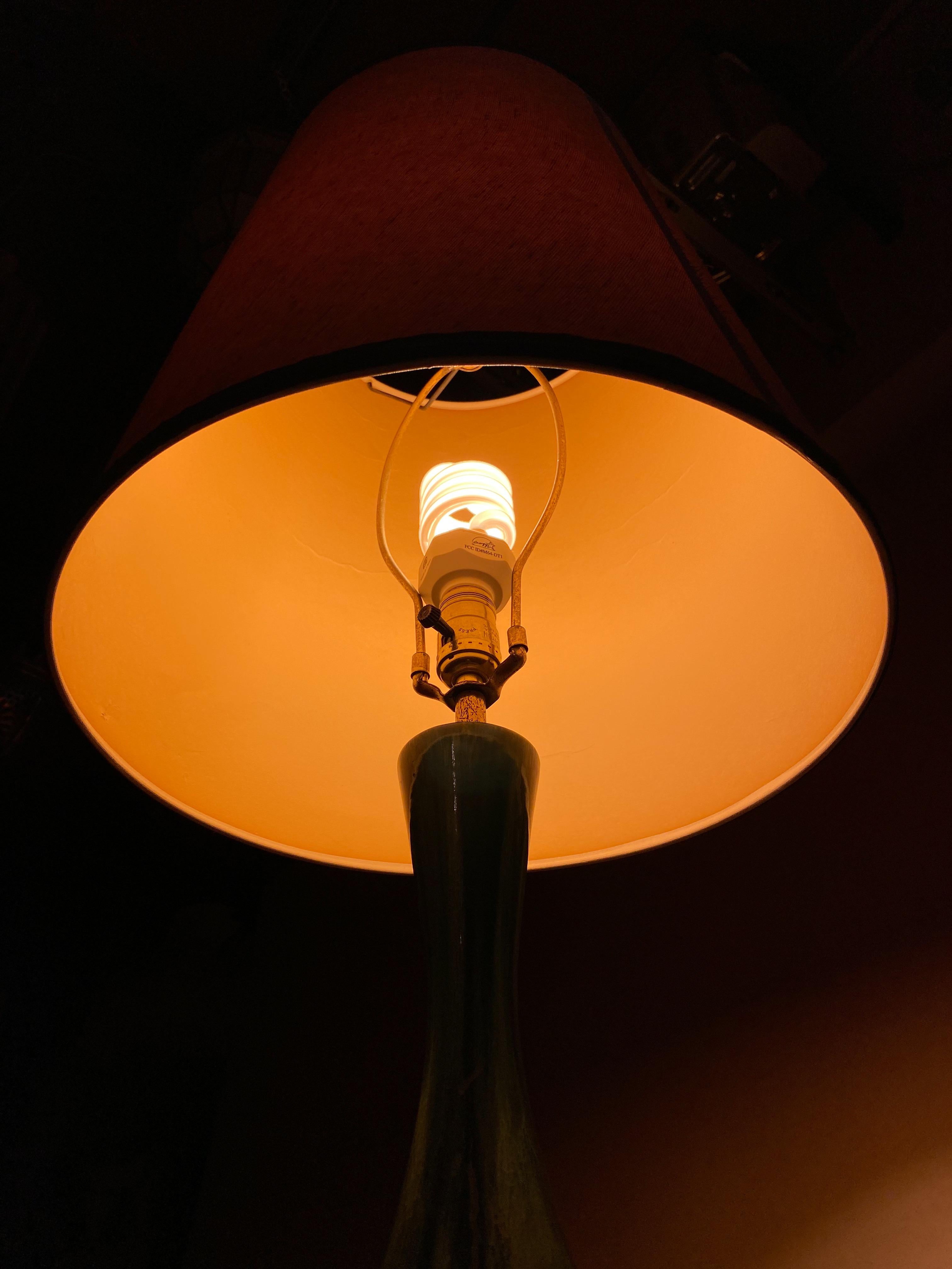 Moderne Mid-Century Modern-Tischlampe aus grünem Malachit im Angebot 4