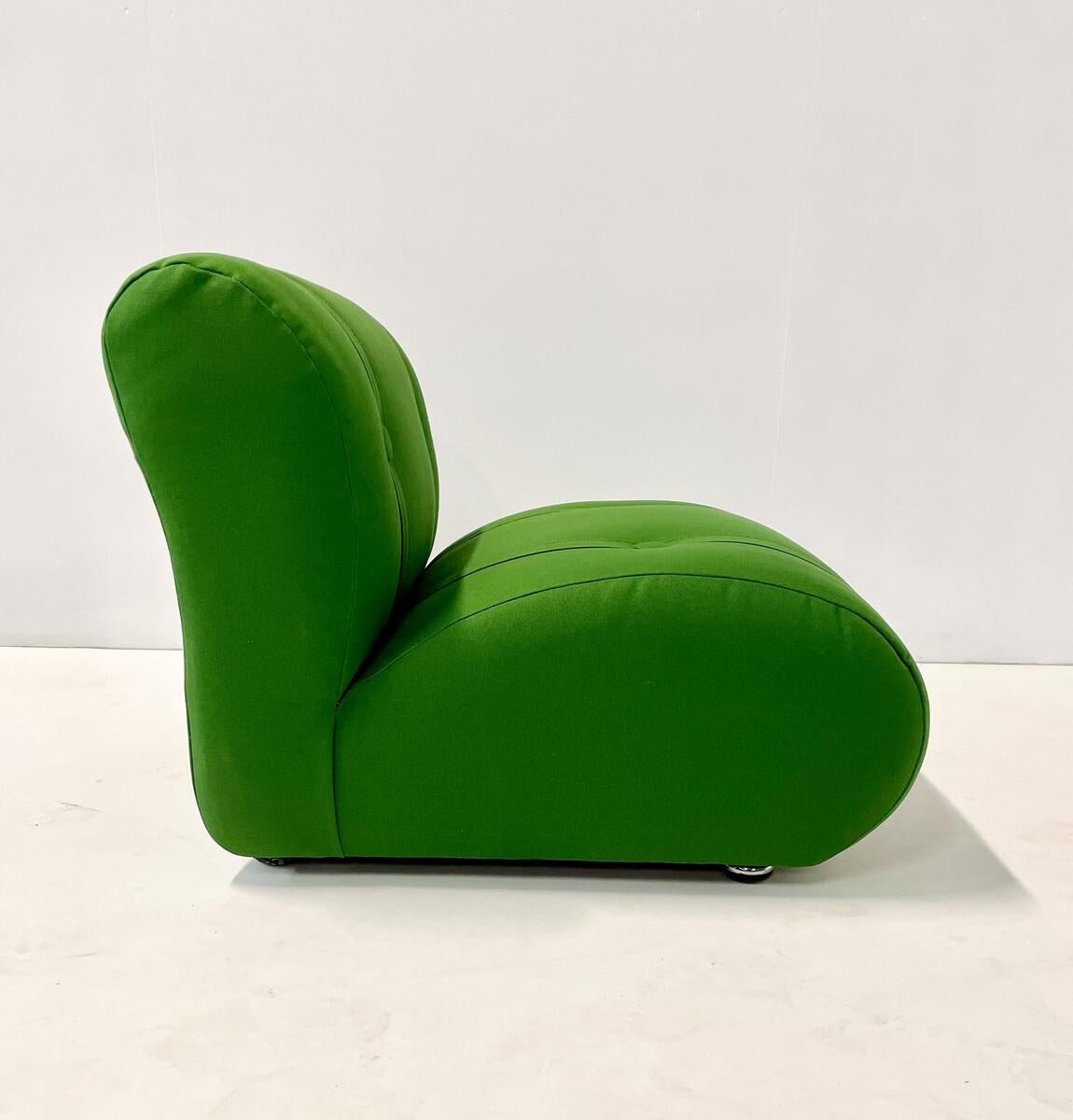 Mid-Century Modern green modular sofa by Doimo Salotti, Italy, 1970s - New Upholstery.
Each element is sold individually.
