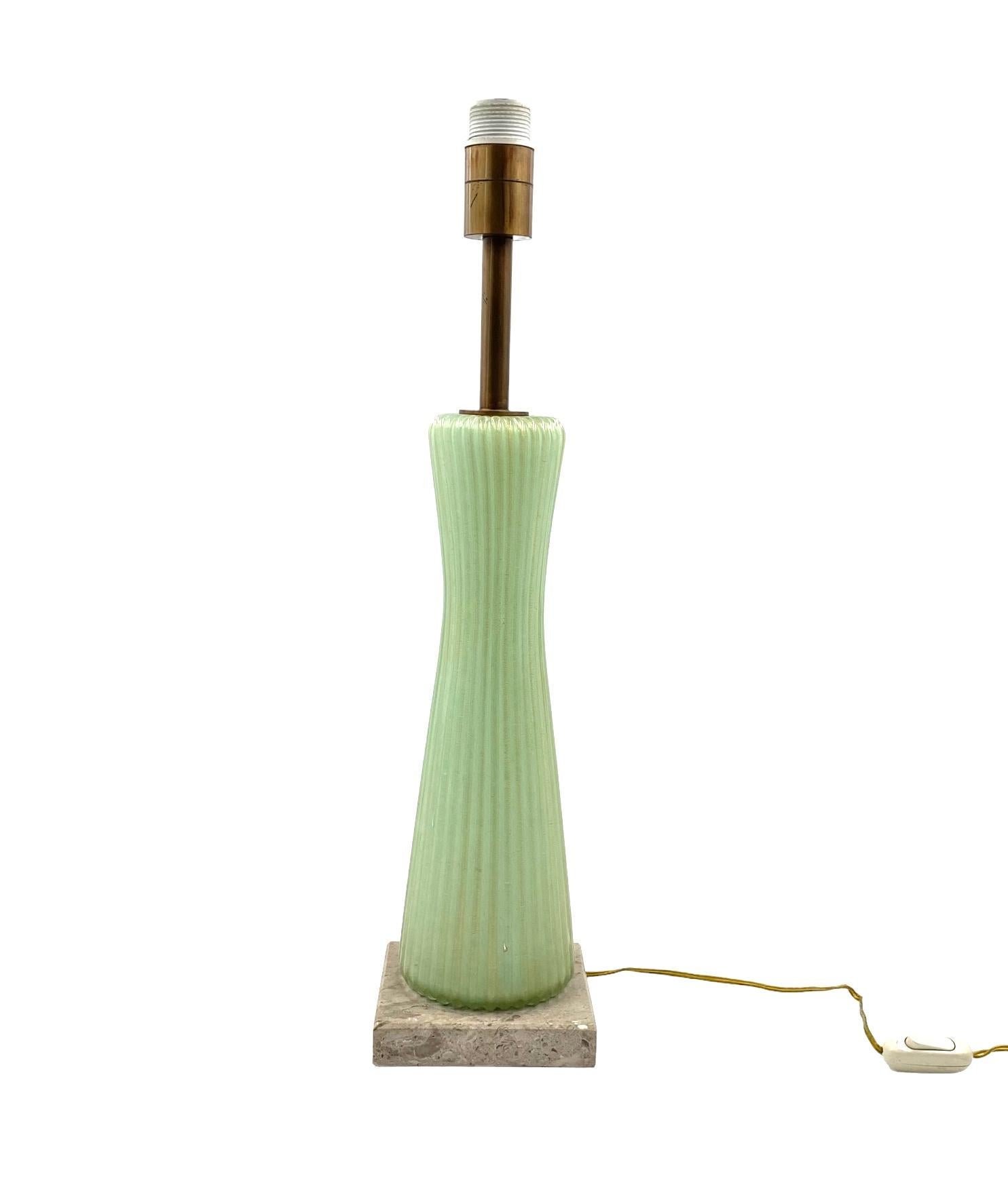 Ottone Mid-century modern green Murano glass Table lamp, Barovier & Toso Italy, 1940s in vendita