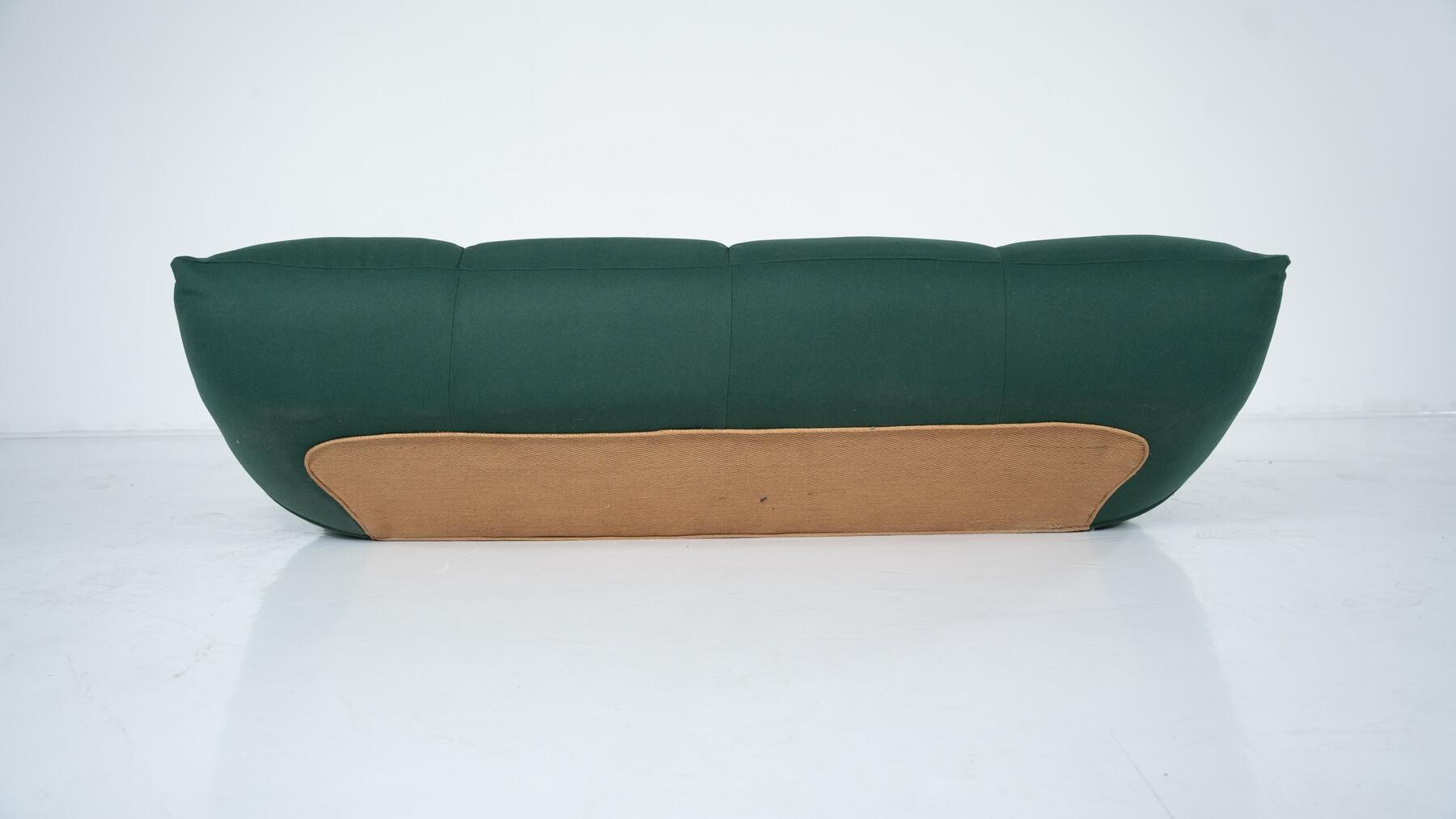 Canapé vert papillon moderne du milieu du siècle dernier de Giovannetti, Italie, 1970 en vente 4