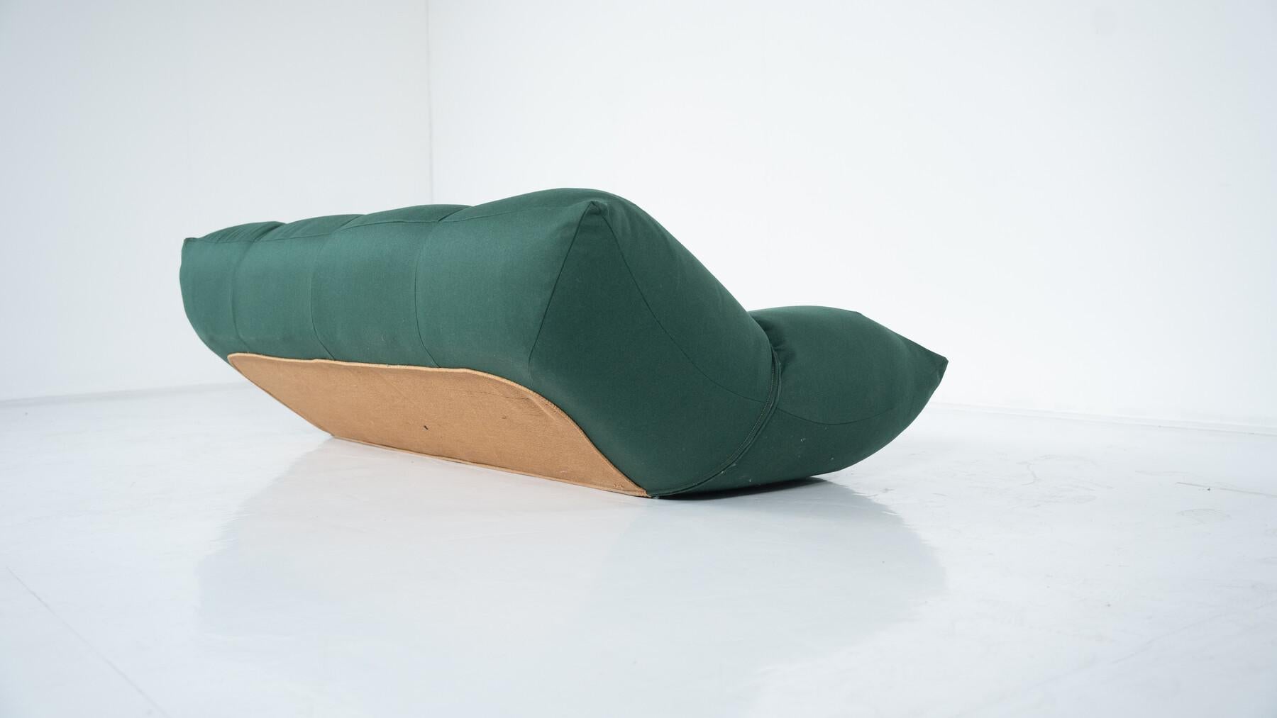 Canapé vert papillon moderne du milieu du siècle dernier de Giovannetti, Italie, 1970 en vente 5