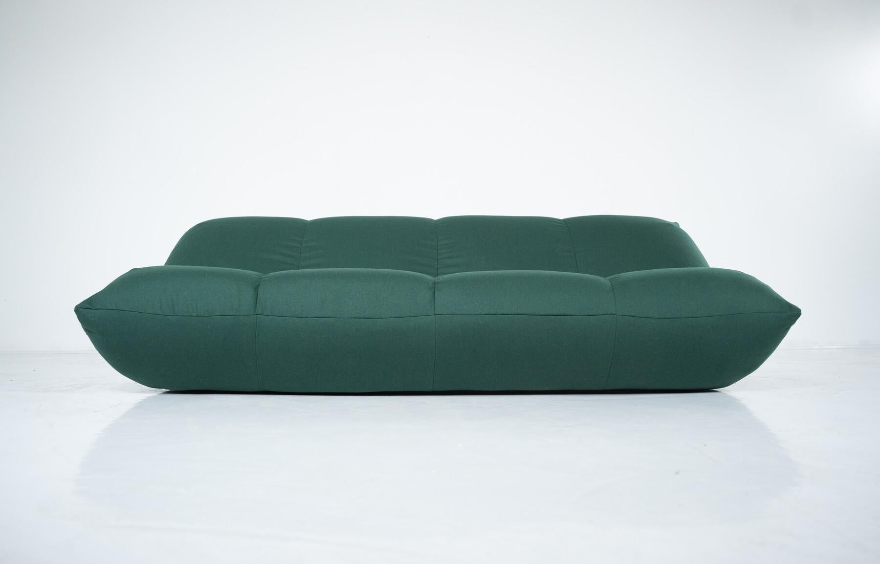 Mid-Century Modern Canapé vert papillon moderne du milieu du siècle dernier de Giovannetti, Italie, 1970 en vente