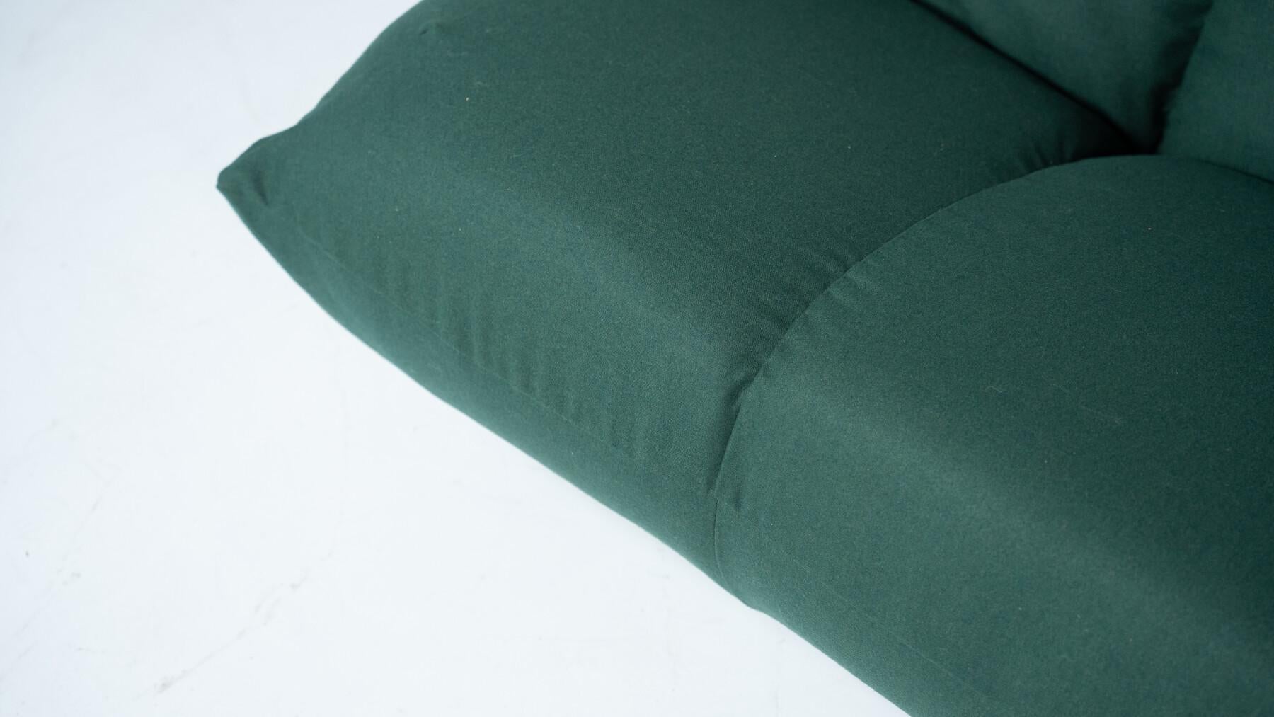 Canapé vert papillon moderne du milieu du siècle dernier de Giovannetti, Italie, 1970 en vente 1