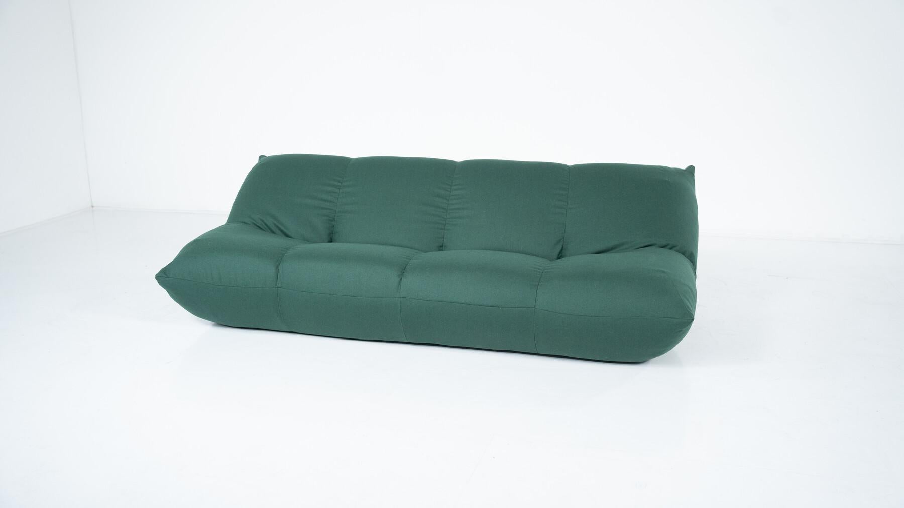Canapé vert papillon moderne du milieu du siècle dernier de Giovannetti, Italie, 1970 en vente 2