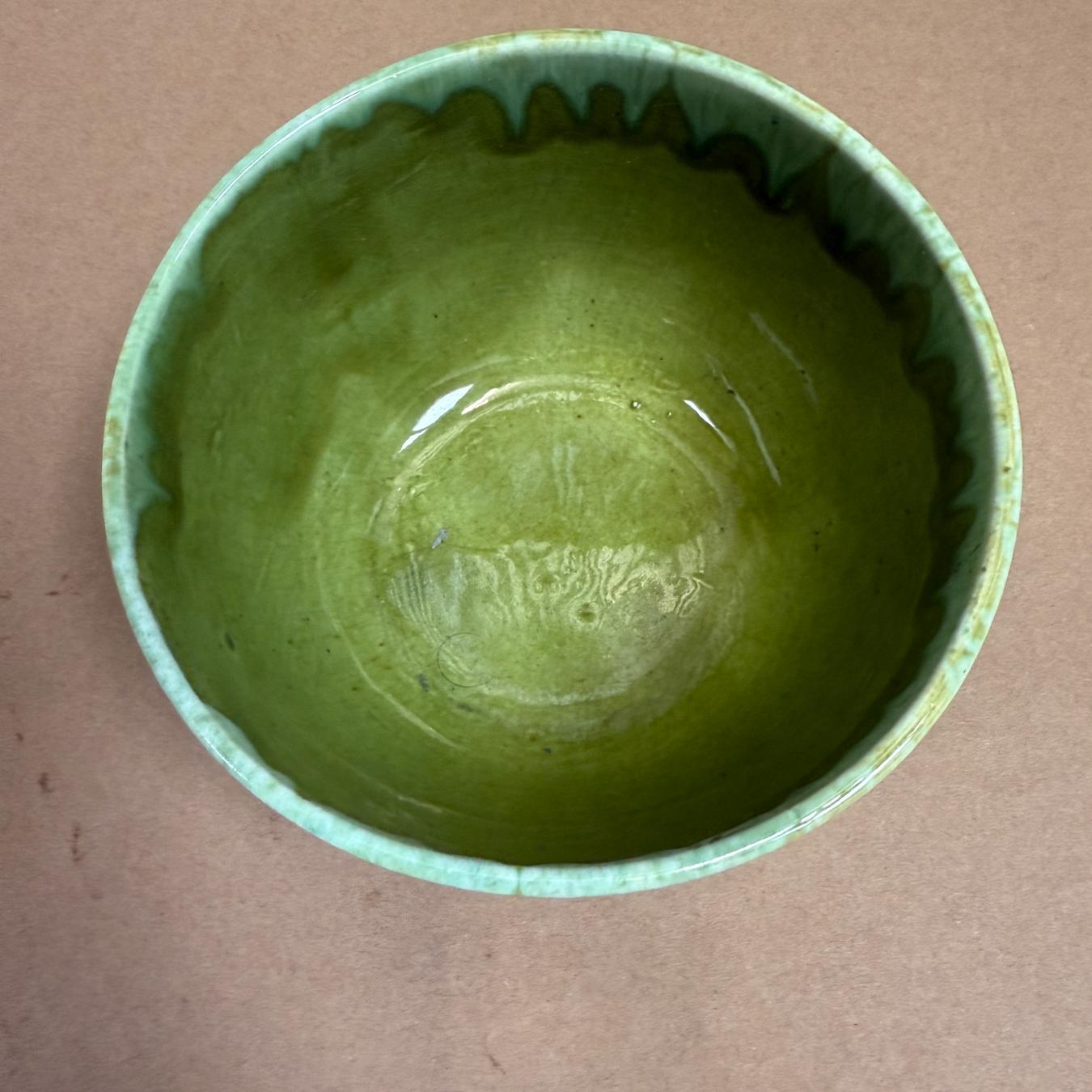 Americano Ciotola in ceramica verde del Mid Century Modern Catch All in vendita