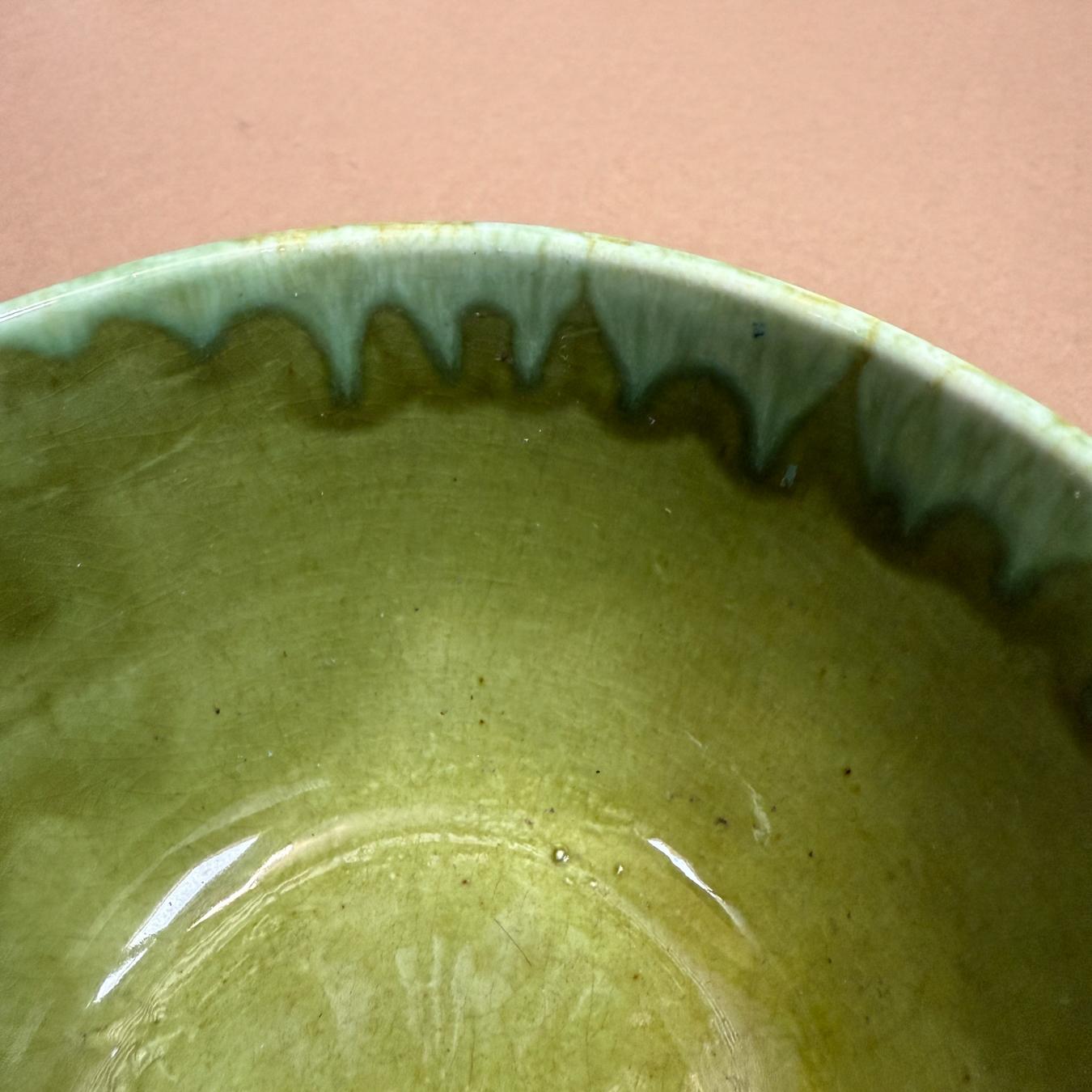 Smaltato Ciotola in ceramica verde del Mid Century Modern Catch All in vendita