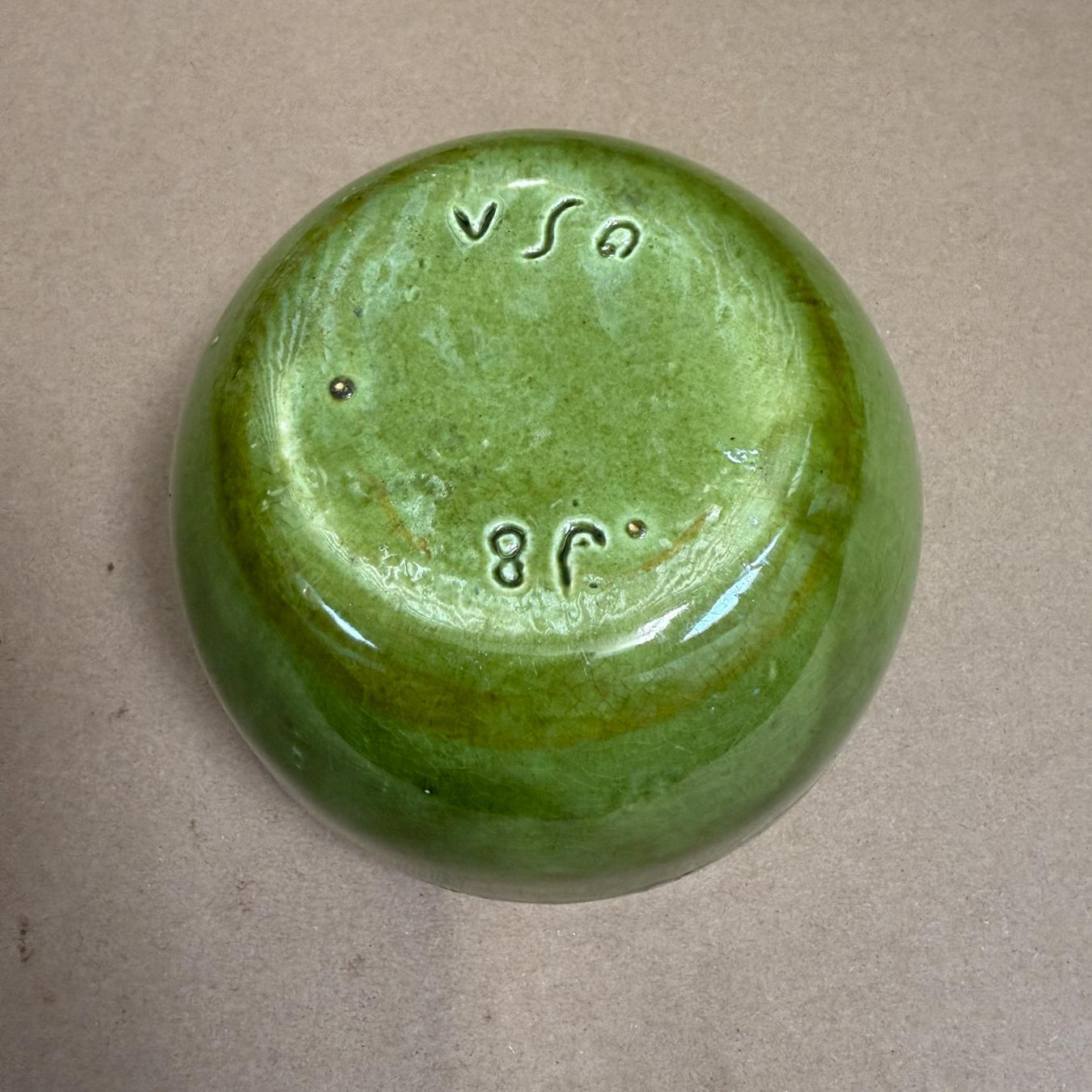 Ciotola in ceramica verde del Mid Century Modern Catch All In condizioni buone in vendita a Chula Vista, CA