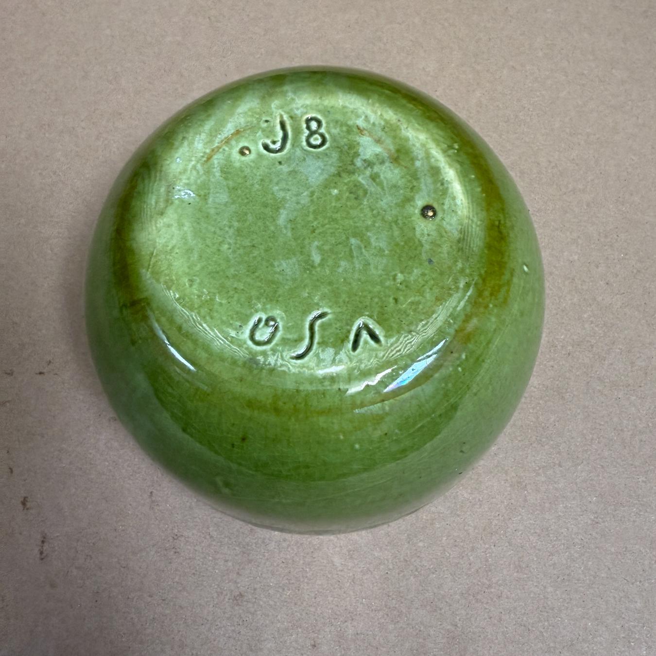 Metà XX secolo Ciotola in ceramica verde del Mid Century Modern Catch All in vendita