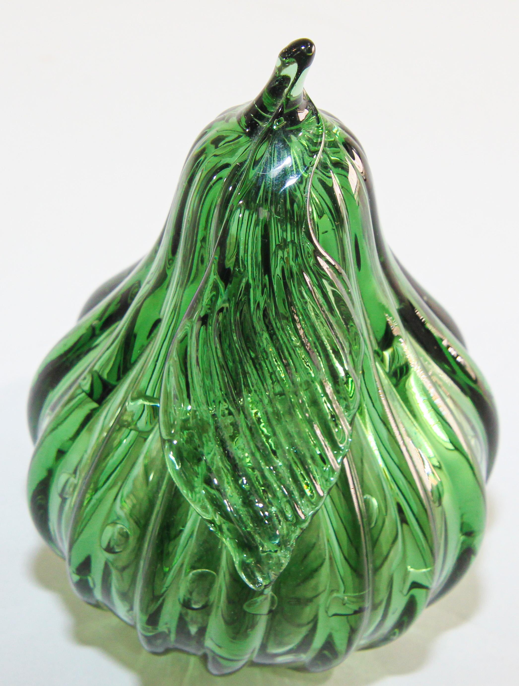 Mid-Century Modern Green Seguso Style Murano Glass Green Pear In Good Condition In North Hollywood, CA