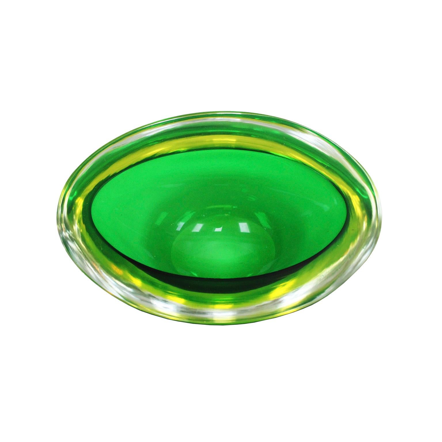 Italian Mid-Century Modern Green Sommerso Murano Glass Bowl by Flavio Poli 1950 For Sale