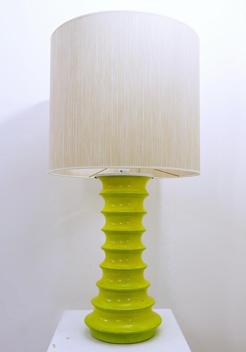 Mid-Century Modern Green Table Lamp, Ceramic, 1970s In Good Condition For Sale In Brussels, BE