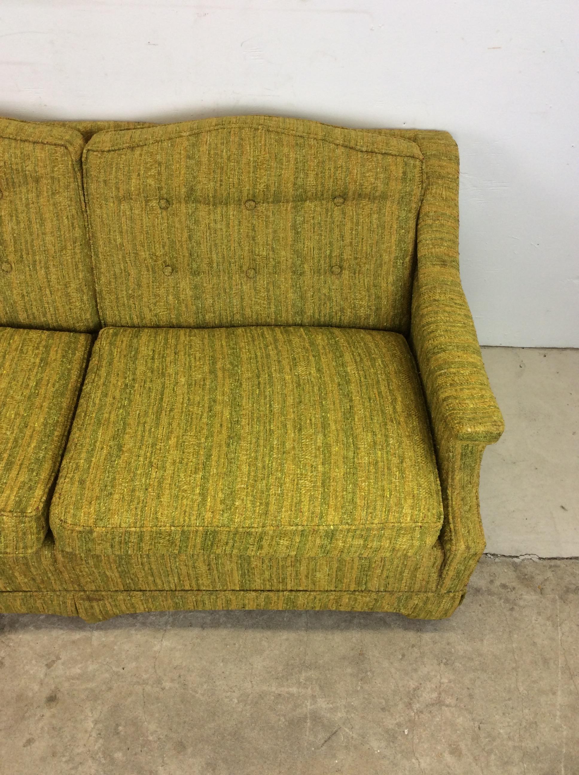 Mid-Century Modern Green Tufted 3 Seater Sofa In Good Condition In Freehold, NJ
