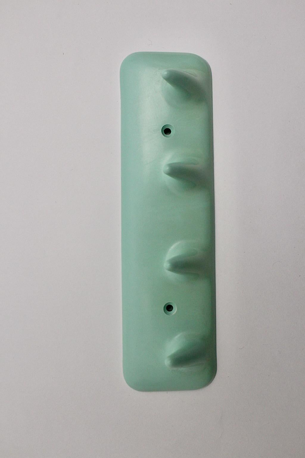 Mid-Century Modern Green Turquoise Plastic Vintage Coat Rack, 1950s, Italy In Good Condition For Sale In Vienna, AT