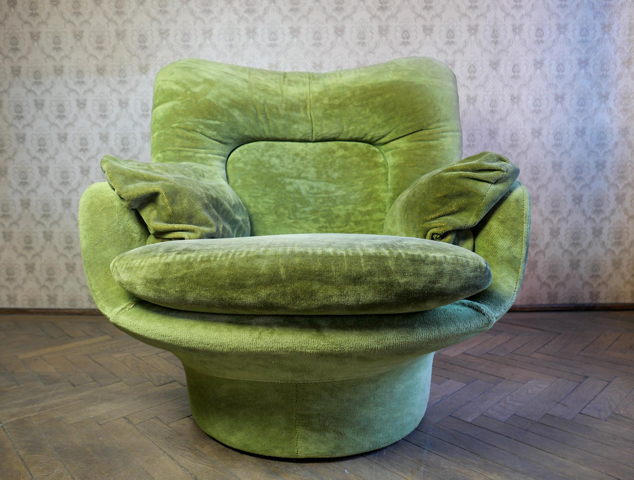 Mid-Century Modern Green Velvet Lounge Chair by Michel Cadestin, France 1970s 5