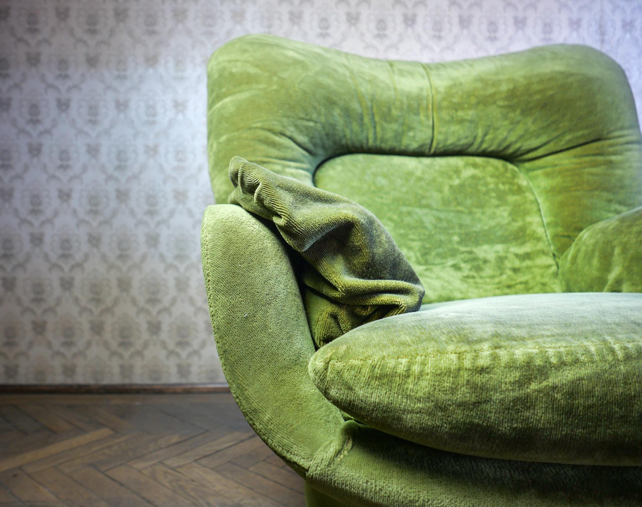 Mid-Century Modern Green Velvet Lounge Chair by Michel Cadestin, France 1970s 8