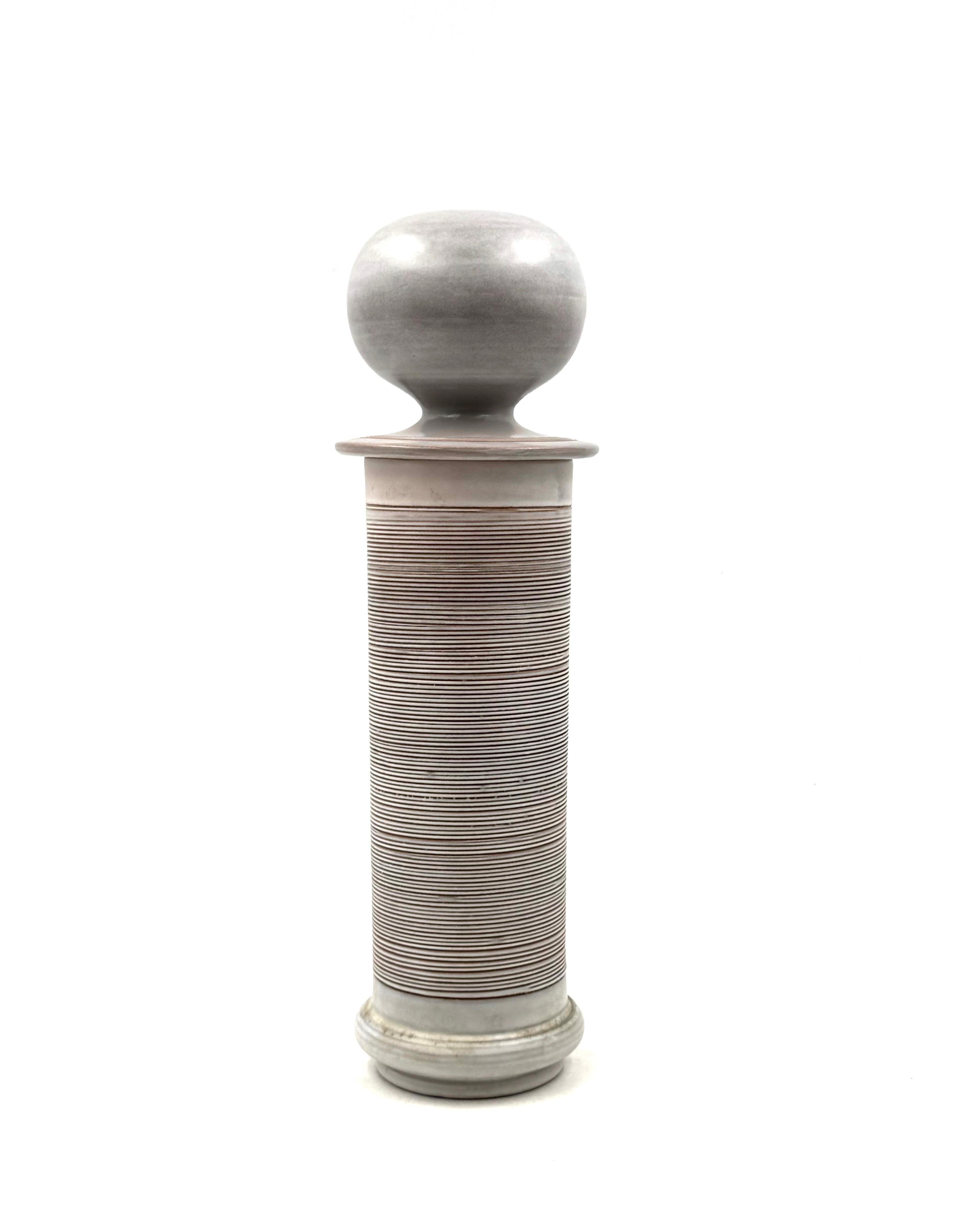 Moderne Steingutvase aus der Jahrhundertmitte, Franco Bucci Italien ca. 1970 (Late 20th Century) im Angebot