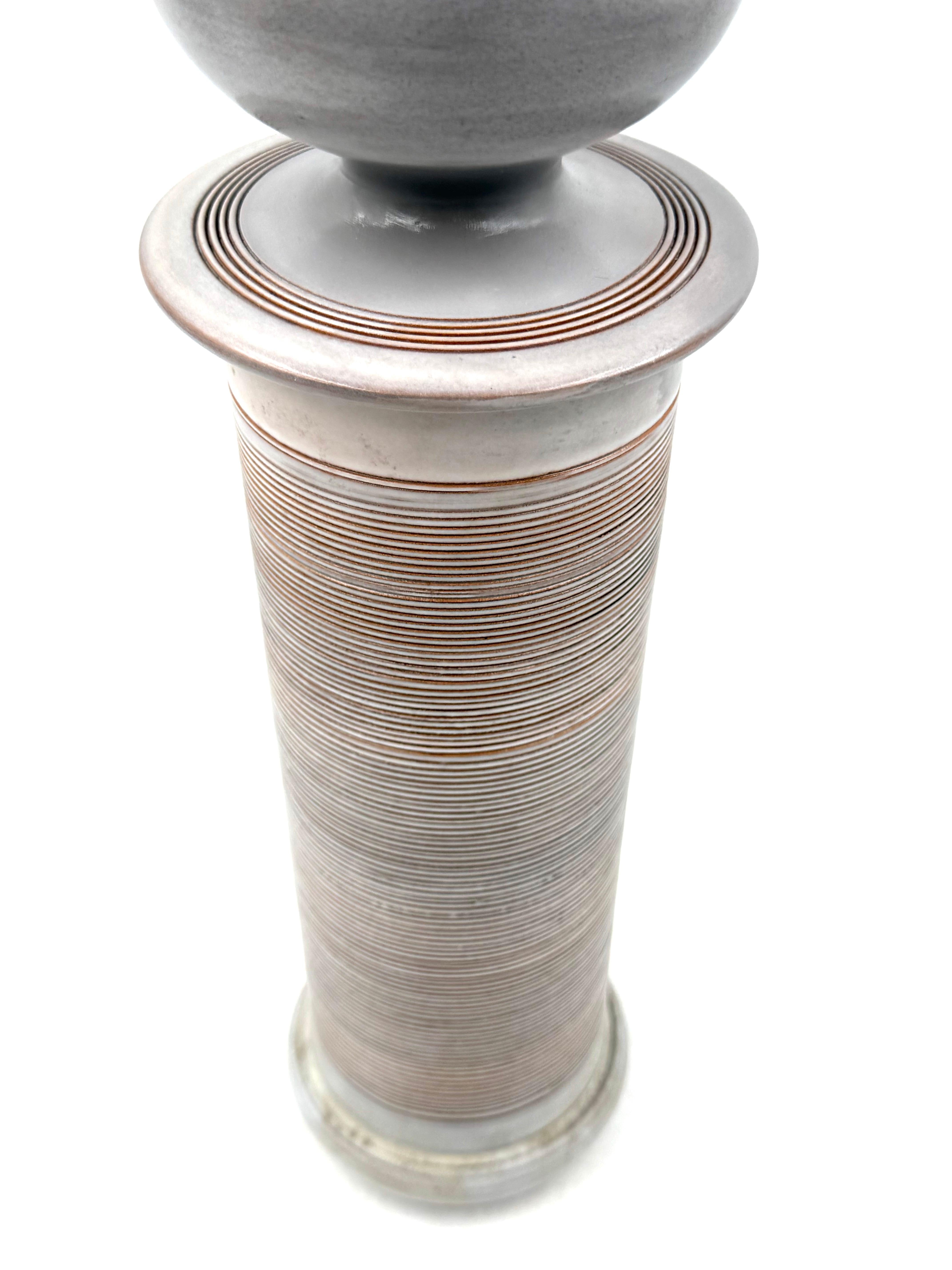 Moderne Steingutvase aus der Jahrhundertmitte, Franco Bucci Italien ca. 1970 im Angebot 2