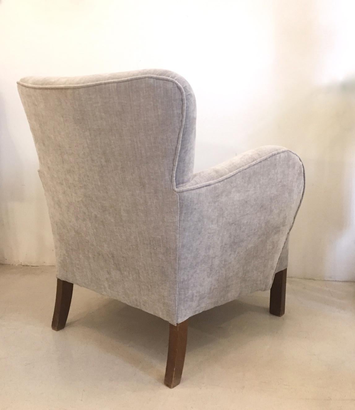 Mid-Century Modern Grey Armchair Fritz Hansen Style In Good Condition In Madrid, ES