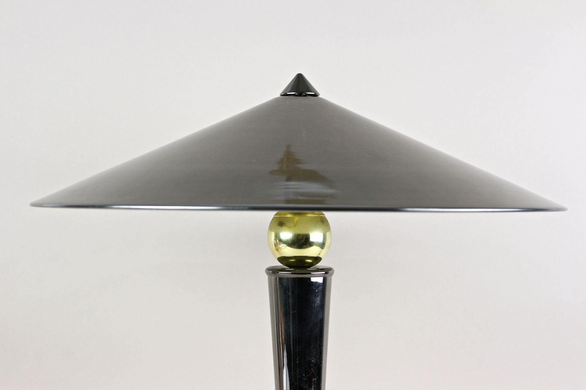 Lampe de table chromée grise du milieu du siècle avec sphère en laiton, Italie vers 1970 en vente 3