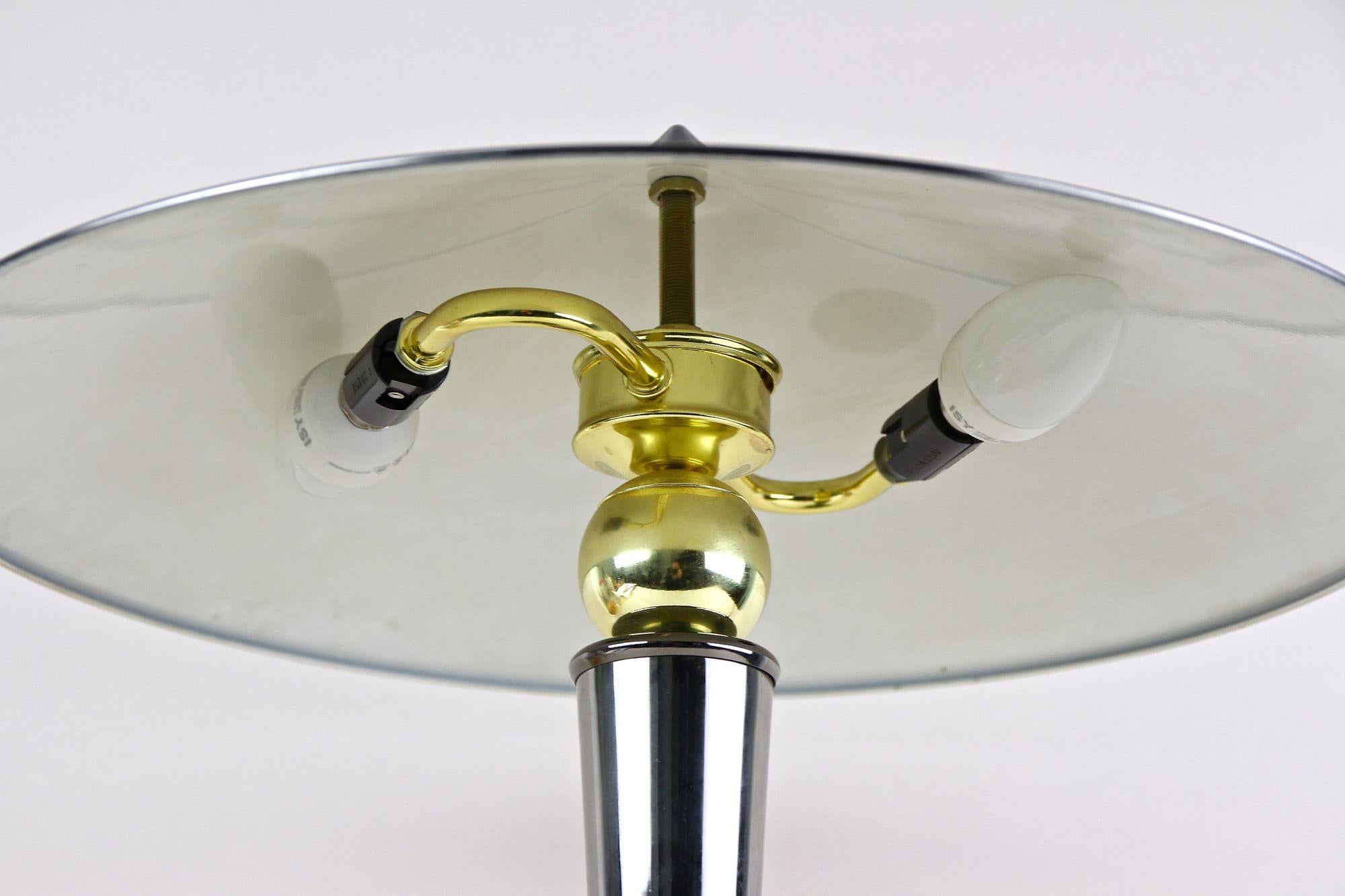 Lampe de table chromée grise du milieu du siècle avec sphère en laiton, Italie vers 1970 en vente 4