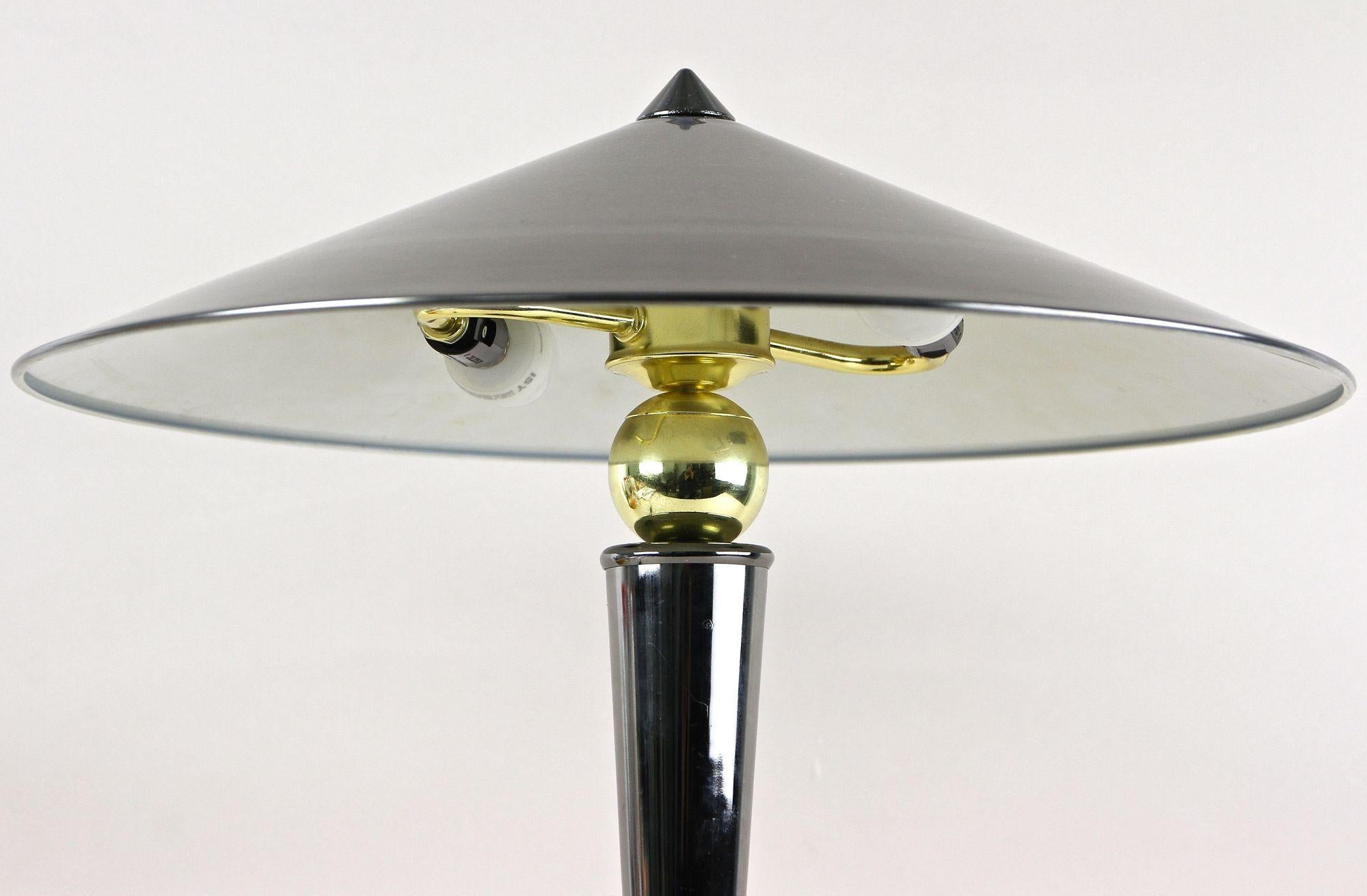 Lampe de table chromée grise du milieu du siècle avec sphère en laiton, Italie vers 1970 en vente 10