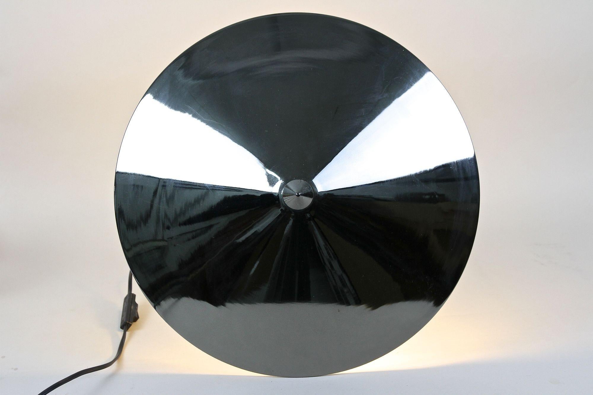 Lampe de table chromée grise du milieu du siècle avec sphère en laiton, Italie vers 1970 en vente 13