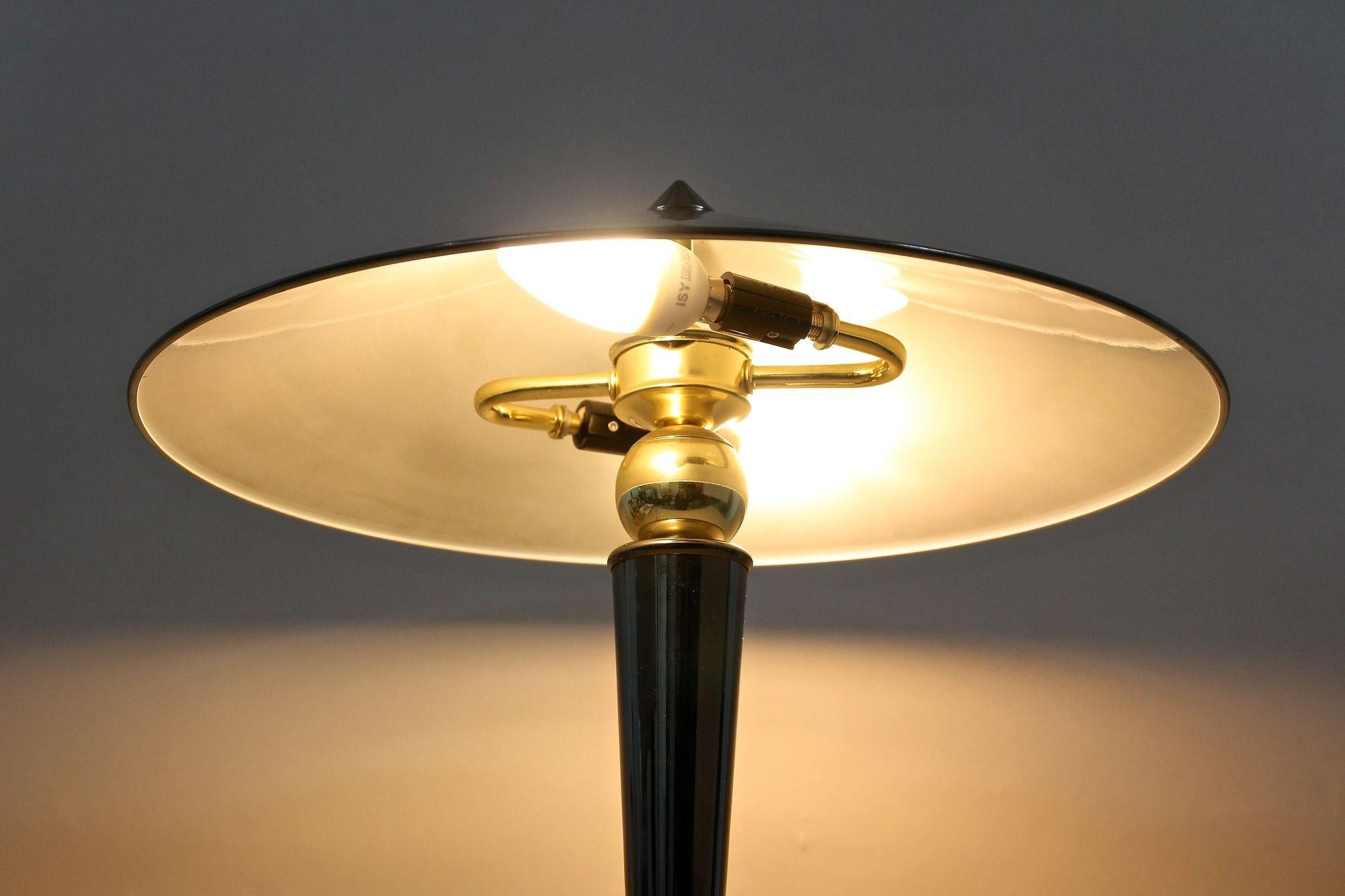 Lampe de table chromée grise du milieu du siècle avec sphère en laiton, Italie vers 1970 en vente 1