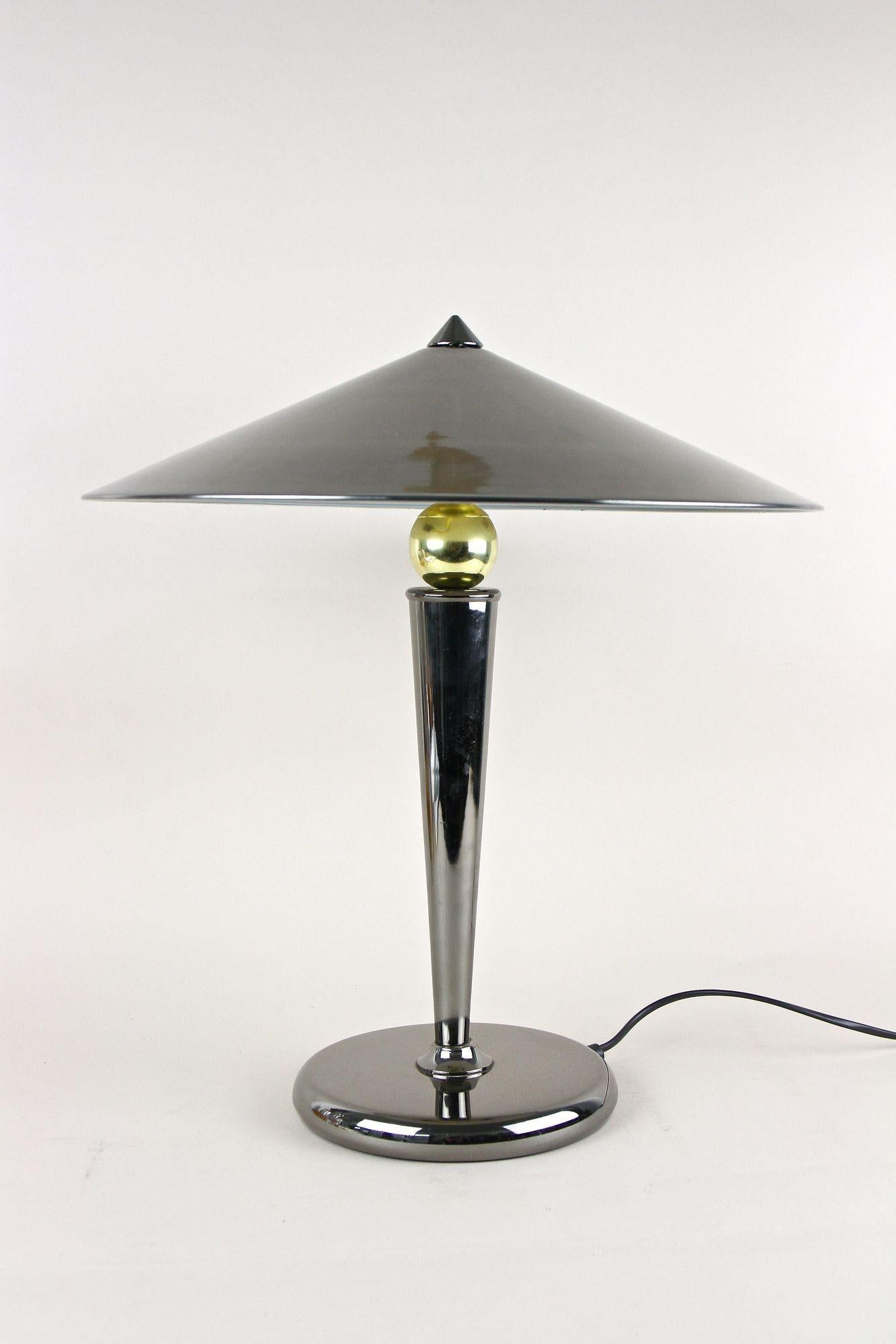 Lampe de table chromée grise du milieu du siècle avec sphère en laiton, Italie vers 1970 en vente 2