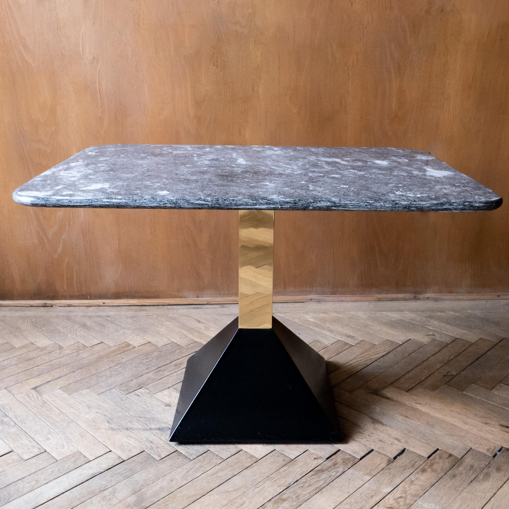 Mid-Century Modern grey granite brass side table, Italy 1970s.

A lovely side table with a thick rectangular granite top with round edges in gray. The brass table base has a square shape and ends in a black lacquered metal base. A very interesting