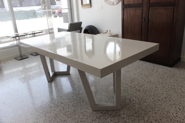 Mid Century Modern Grey Lacquered Dining Table For Sale at 1stDibs