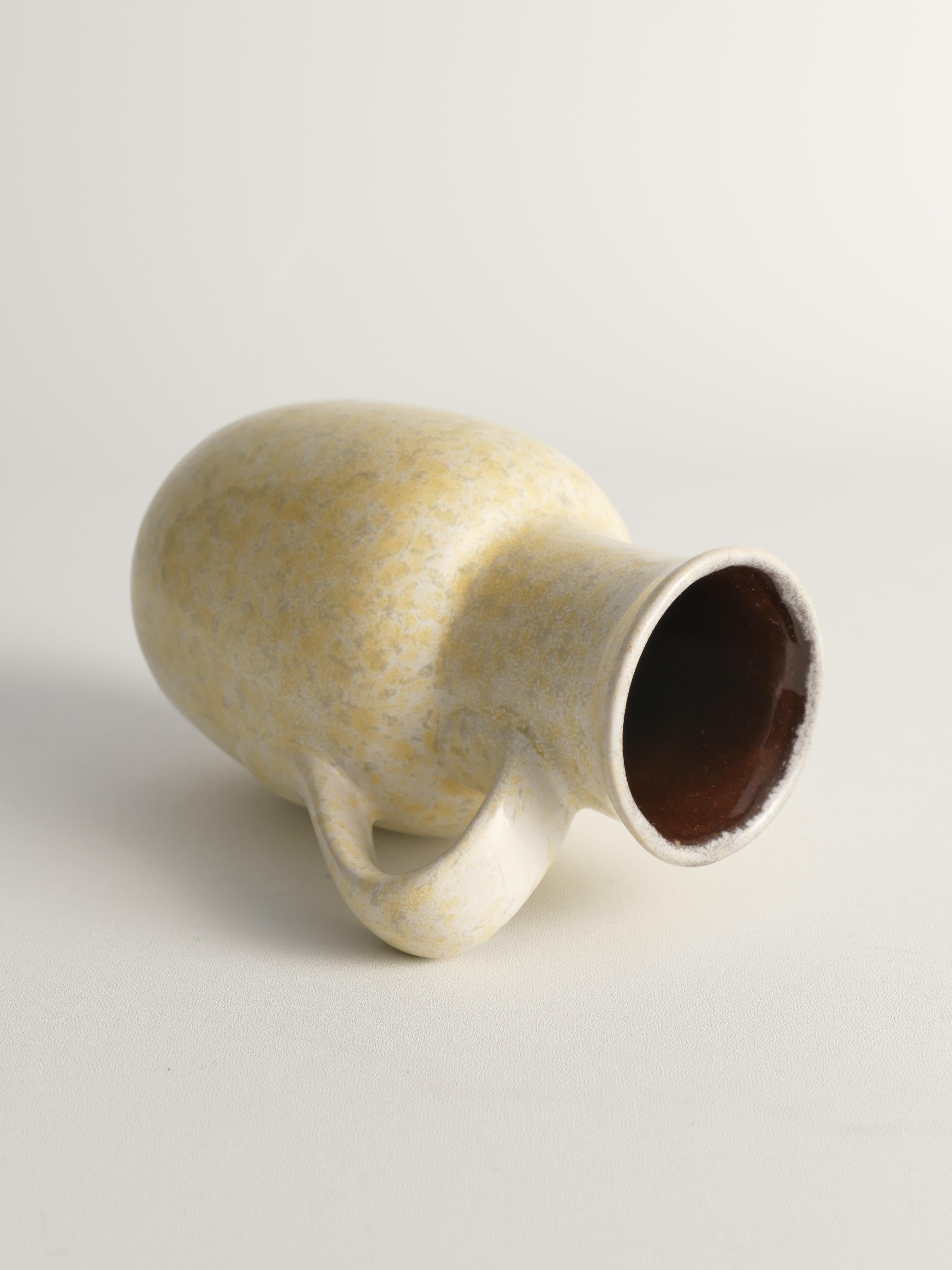 Vaso in gres grigio e giallo di metà secolo con manico di Strehla, Germania in vendita 2