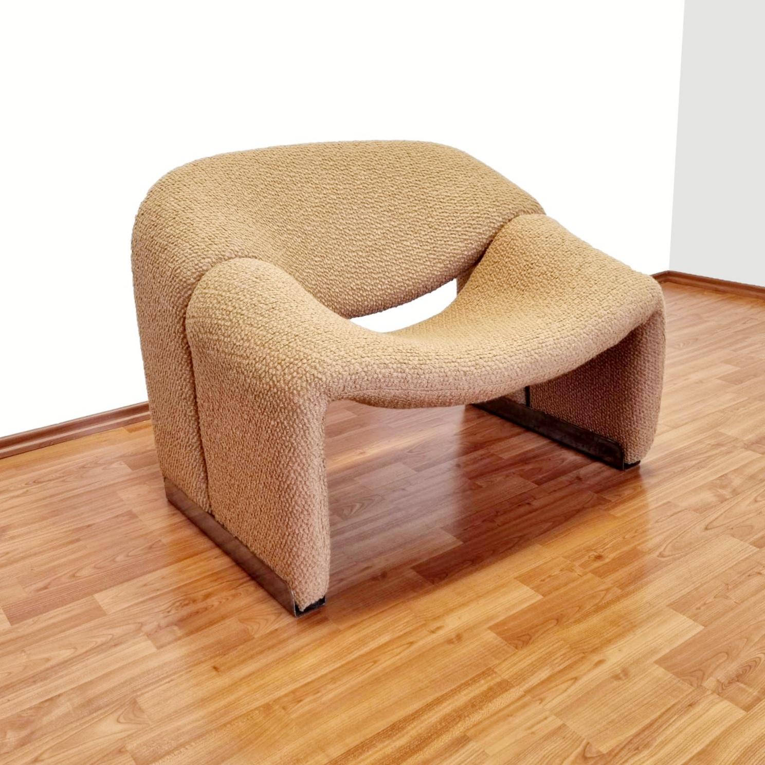 The Groovy chair, or F598, was designed in 1973 by France’s top designer Pierre Paulin for Holland’s most Avant-Garde furniture maker Artifort.
Their compactness combined with great comfort and of course, iconic looks made this chair one of the