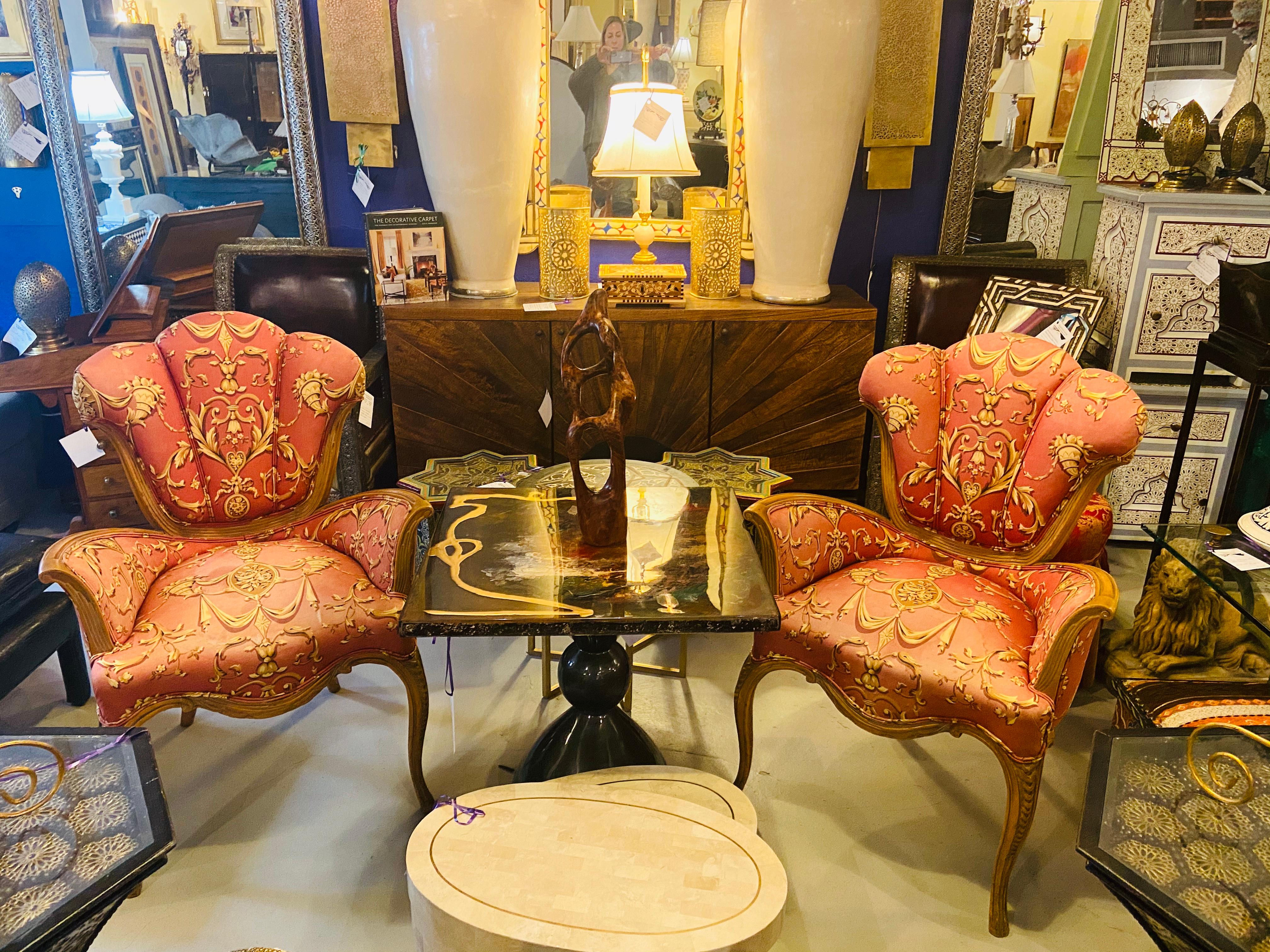 Mid-Century Modern Grosfeld House Sweetheart Chairs, a Fine Carved Pair In Good Condition In Stamford, CT