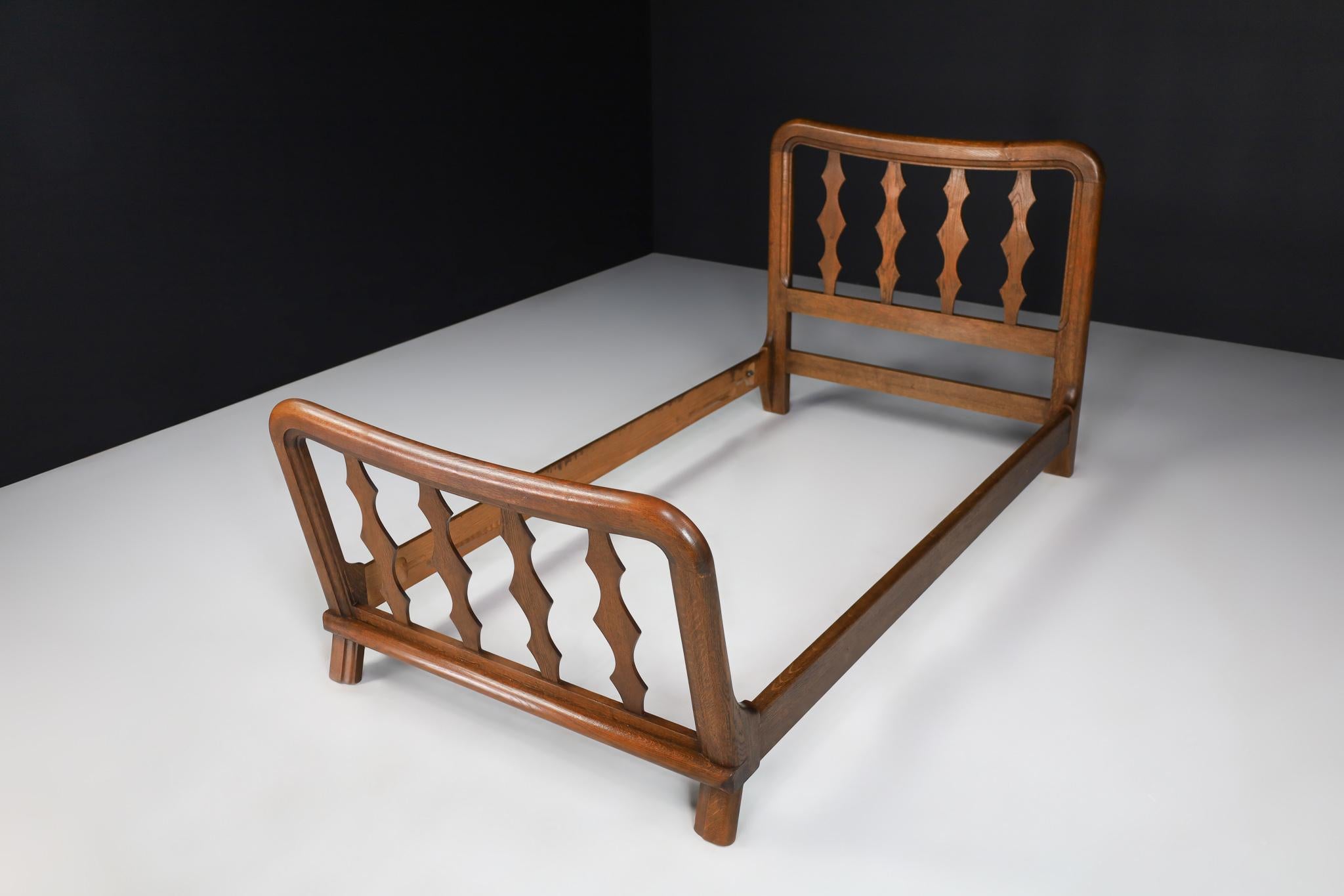 Mid-Century Modern Guillerme & Chambron Bed Frame in Solid Oak, France 1960s For Sale 1