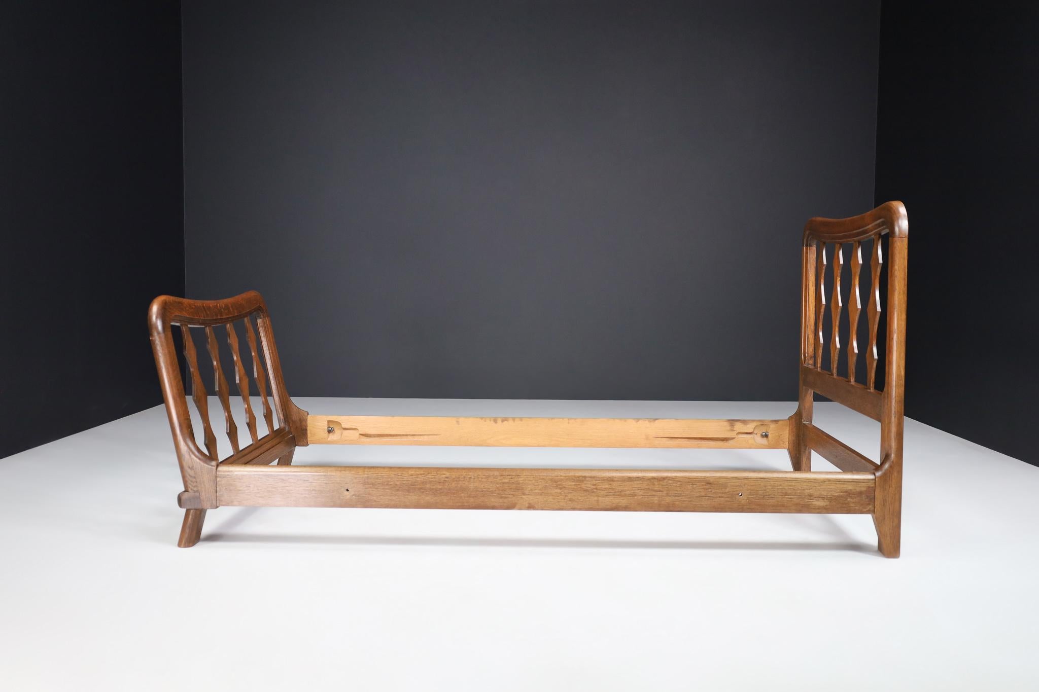 Mid-Century Modern Guillerme & Chambron Bed Frame in Solid Oak, France 1960s For Sale 3