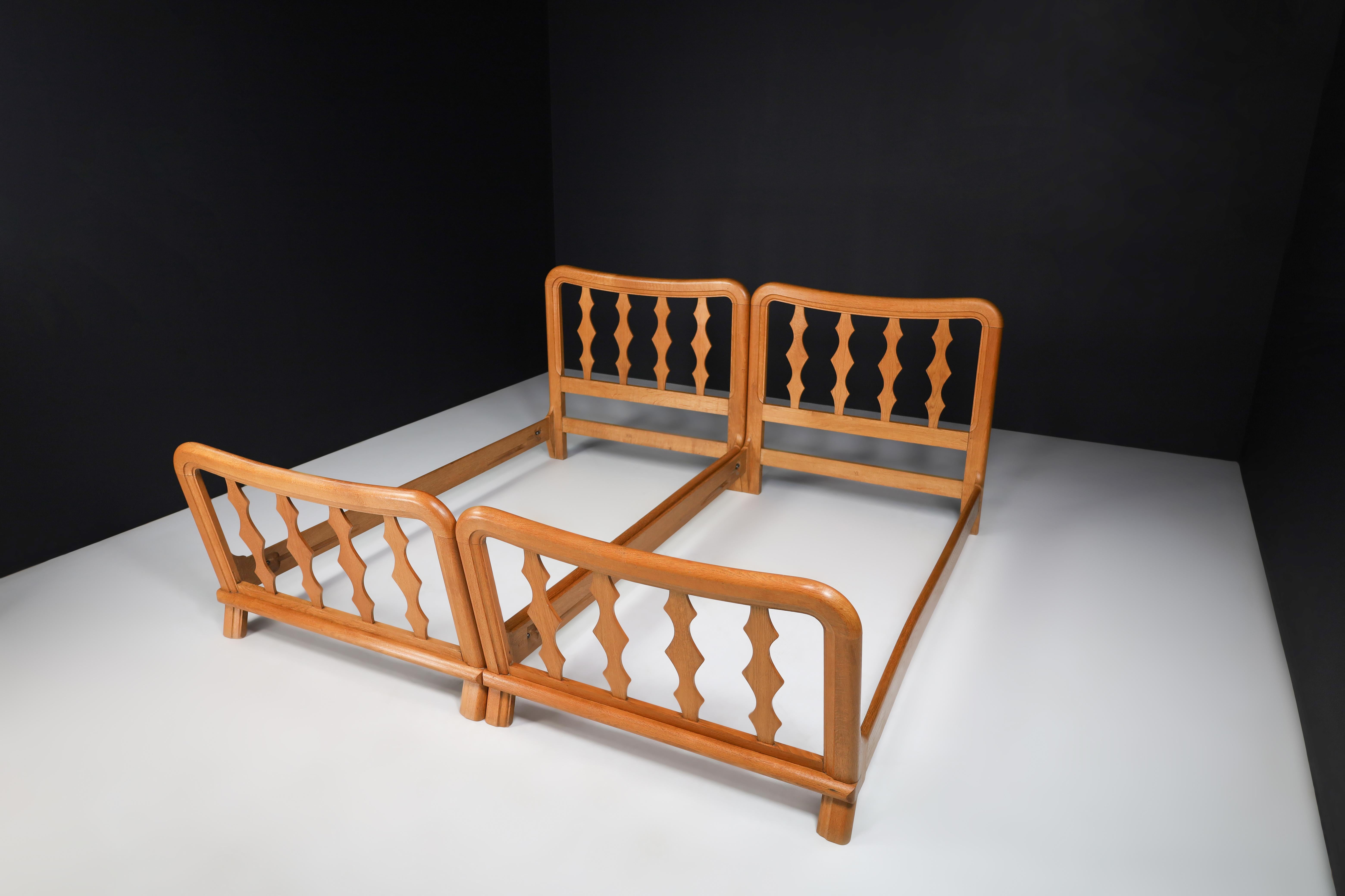 Mid-20th Century Mid-Century Modern Guillerme & Chambron Bed Frames in Blond Oak, France 1960s For Sale