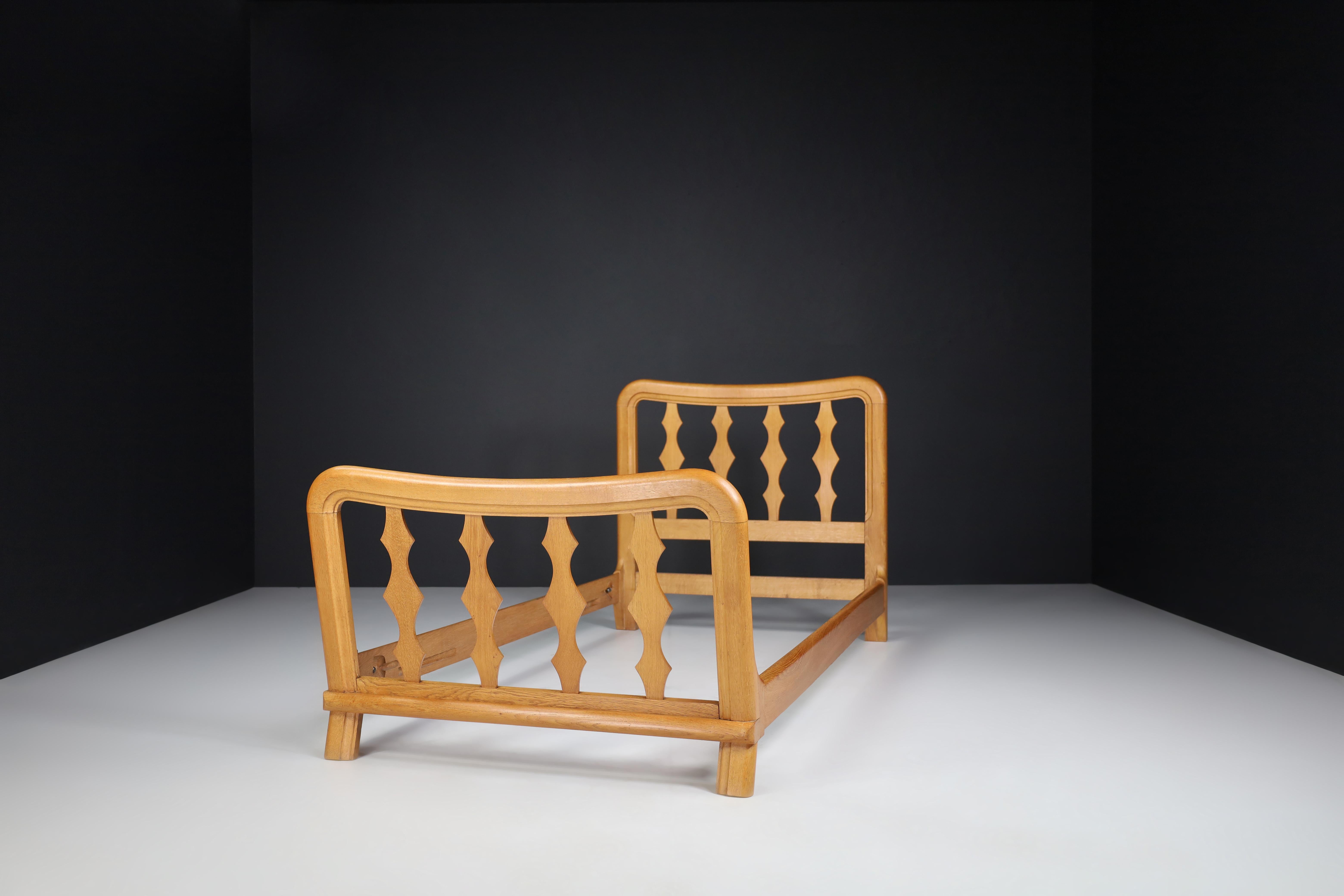 Mid-Century Modern Guillerme & Chambron Bed Frames in Blond Oak, France 1960s For Sale 3