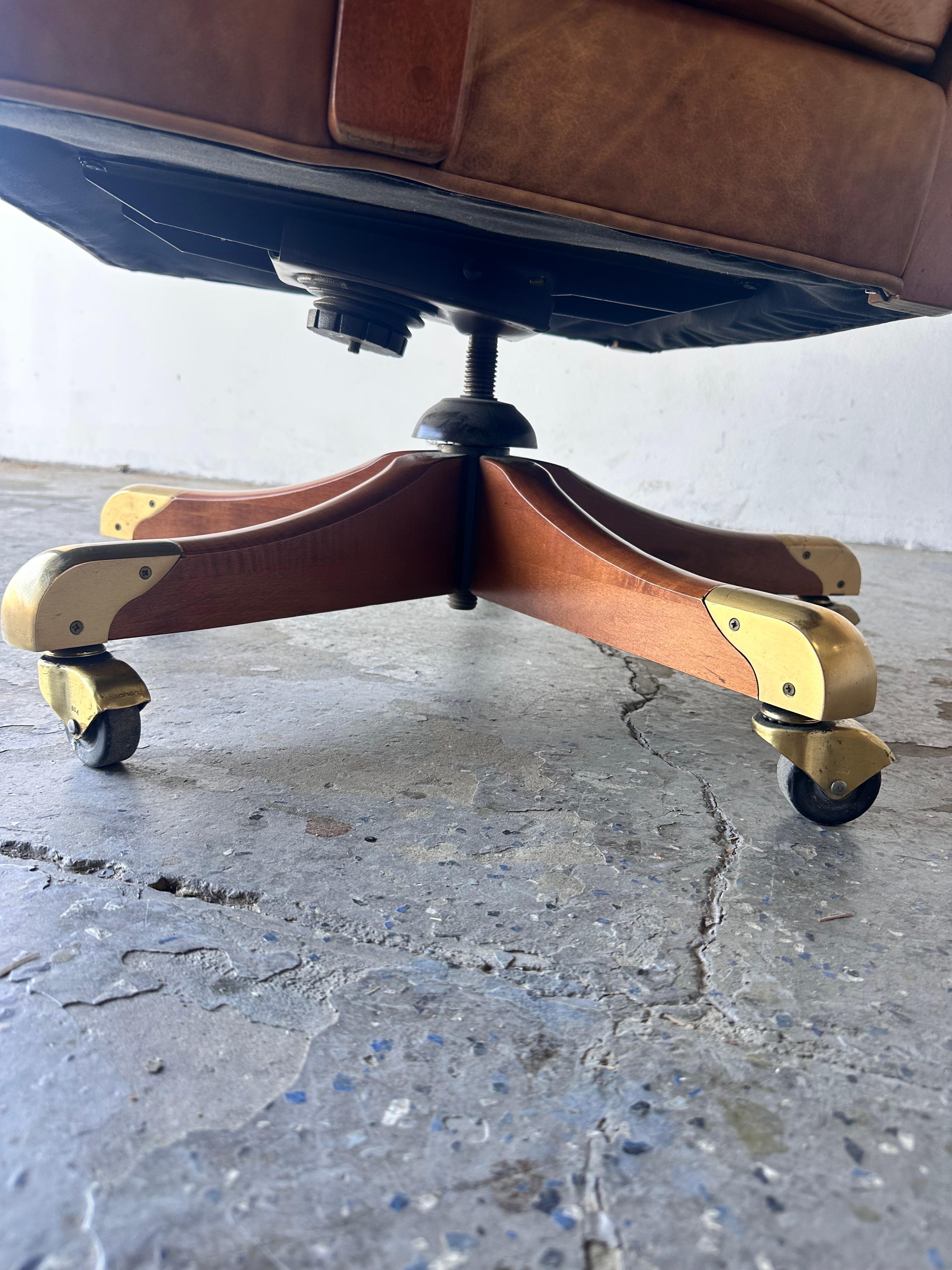 Sedia direzionale Gunlocke di metà secolo in pelle originale, USA, anni '60 in vendita 6